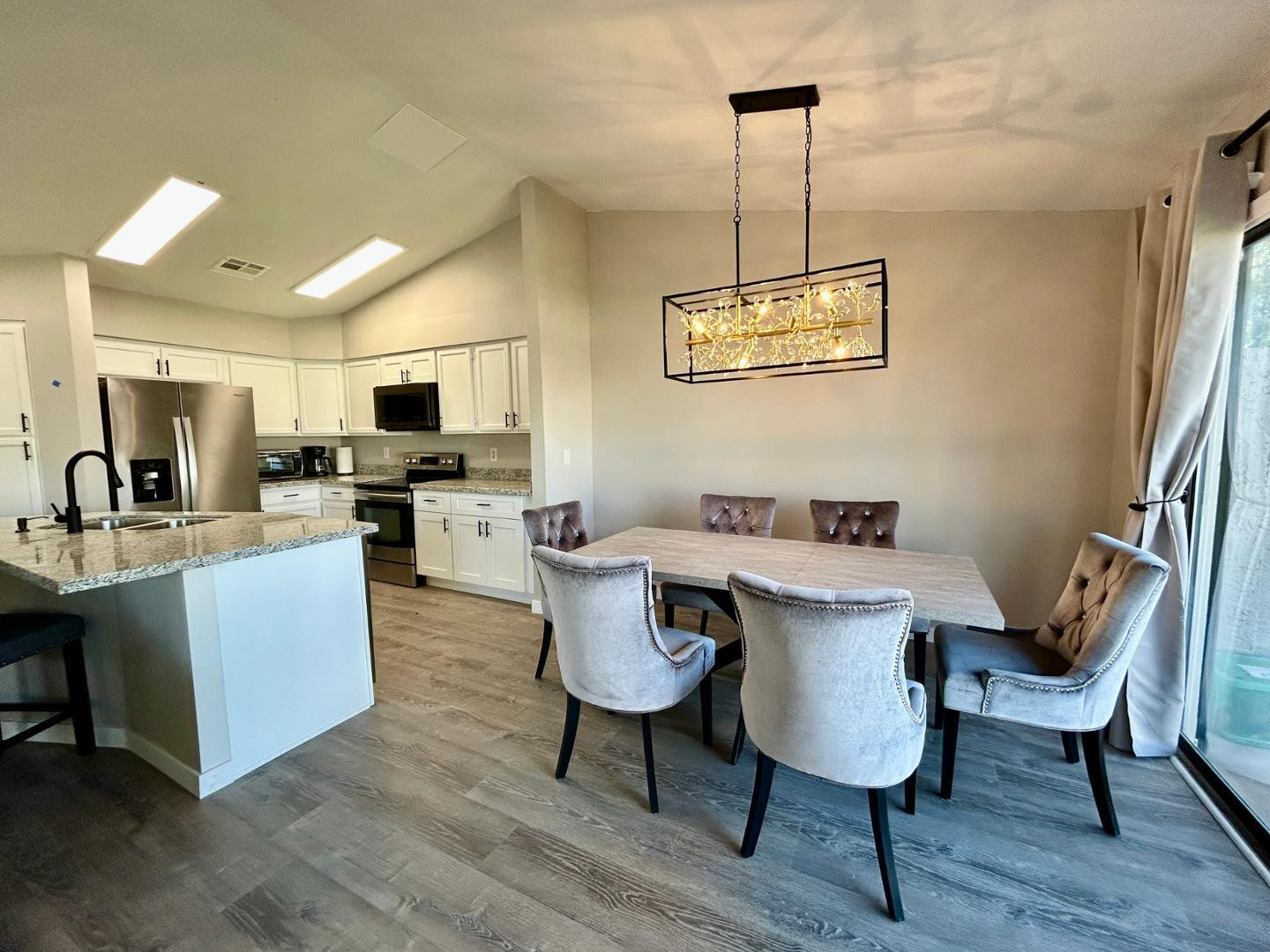 4212 E Sandia Street