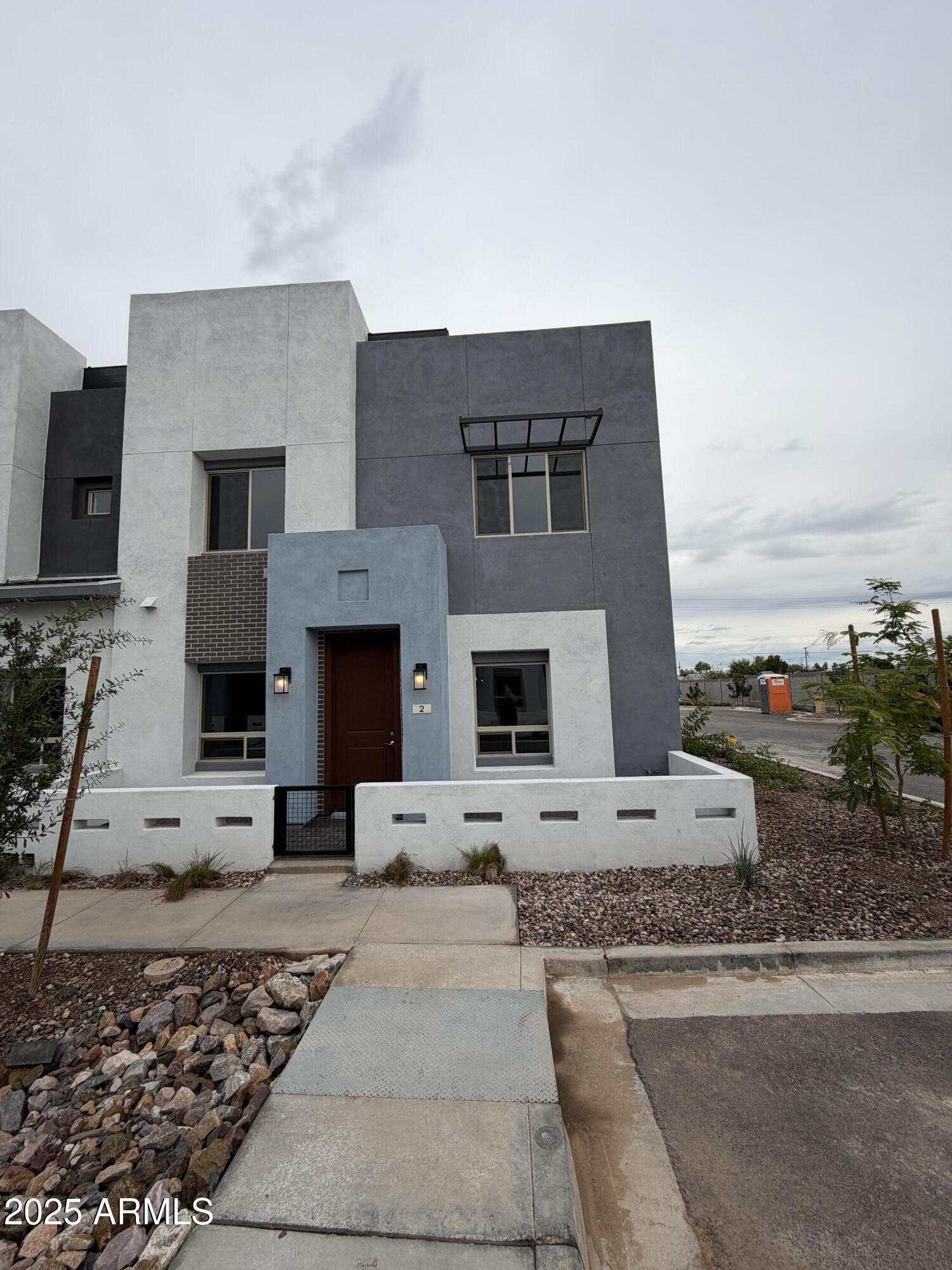 733 E Commonwealth Avenue 20