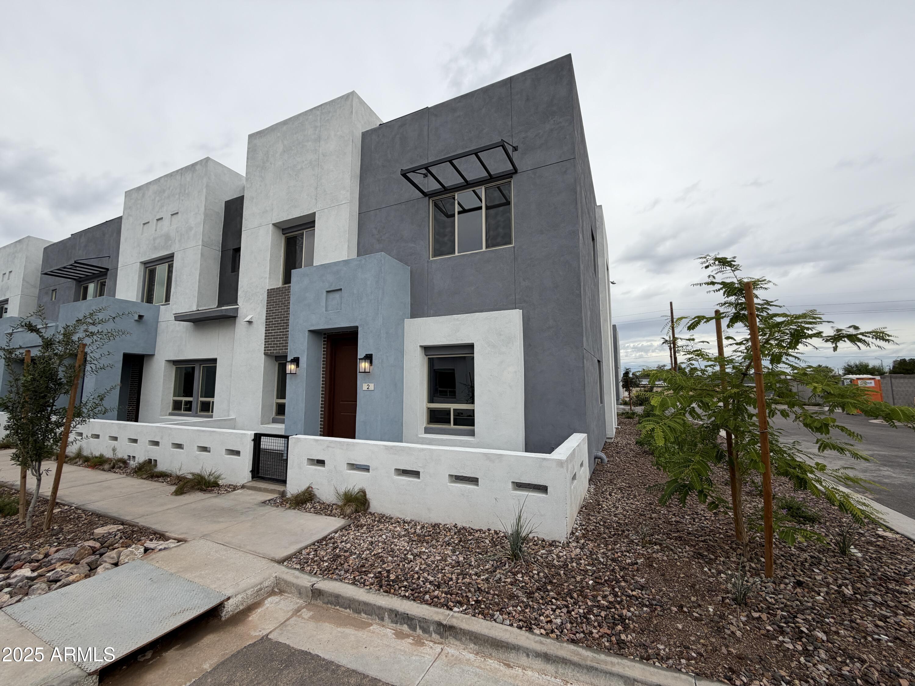 733 E Commonwealth Avenue 20