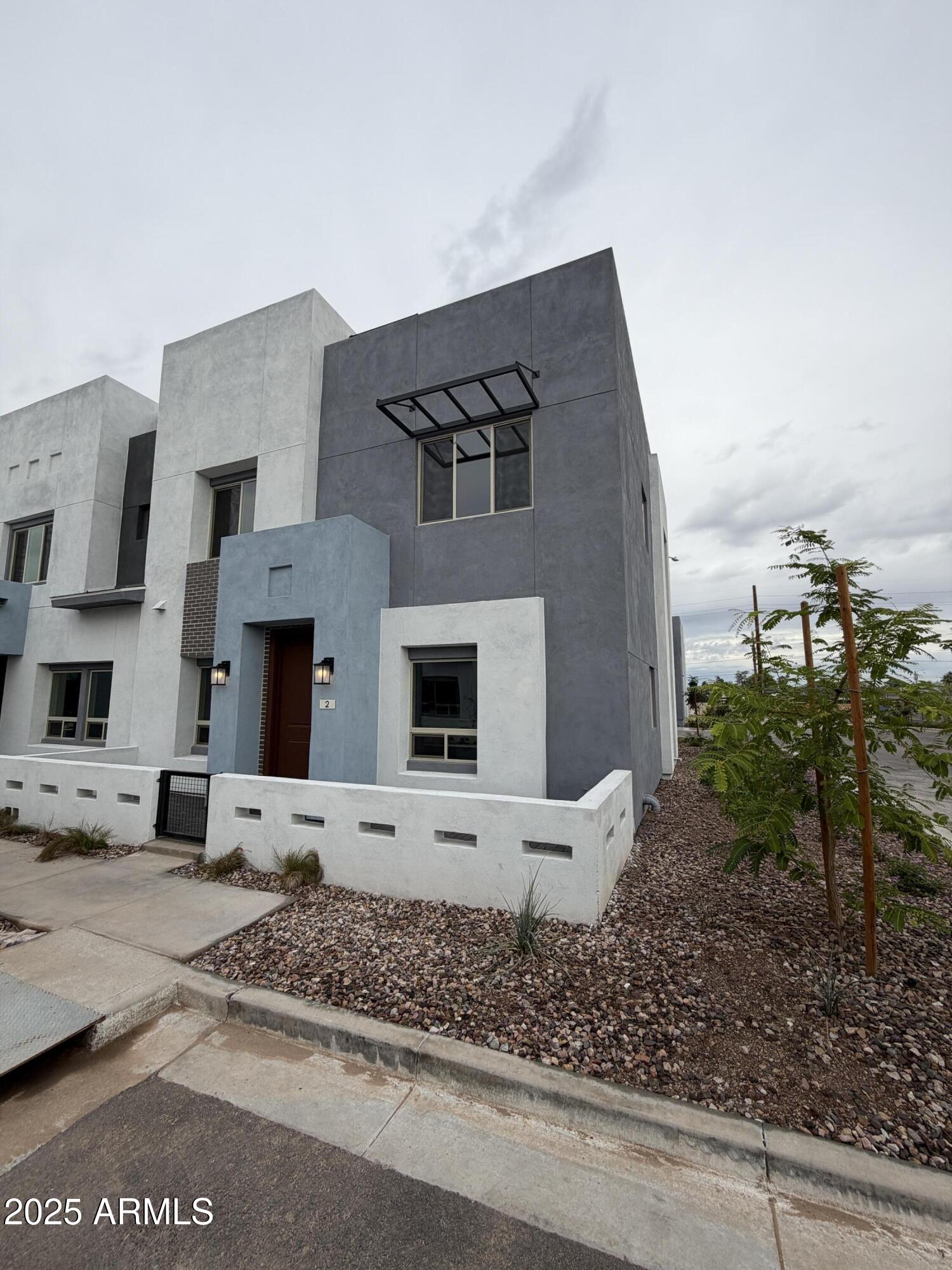 733 E Commonwealth Avenue 20