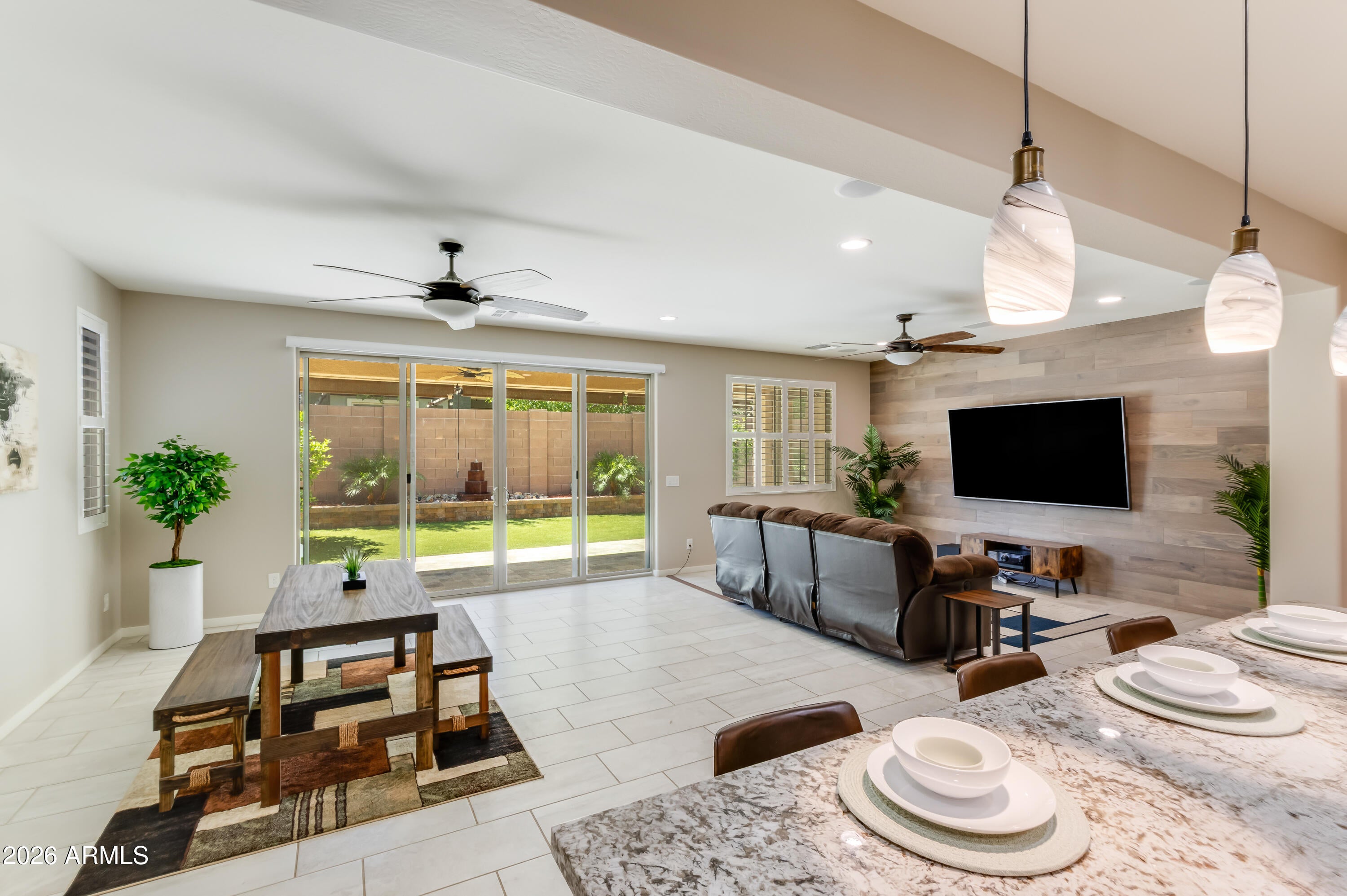 3011 E QUENTON Street