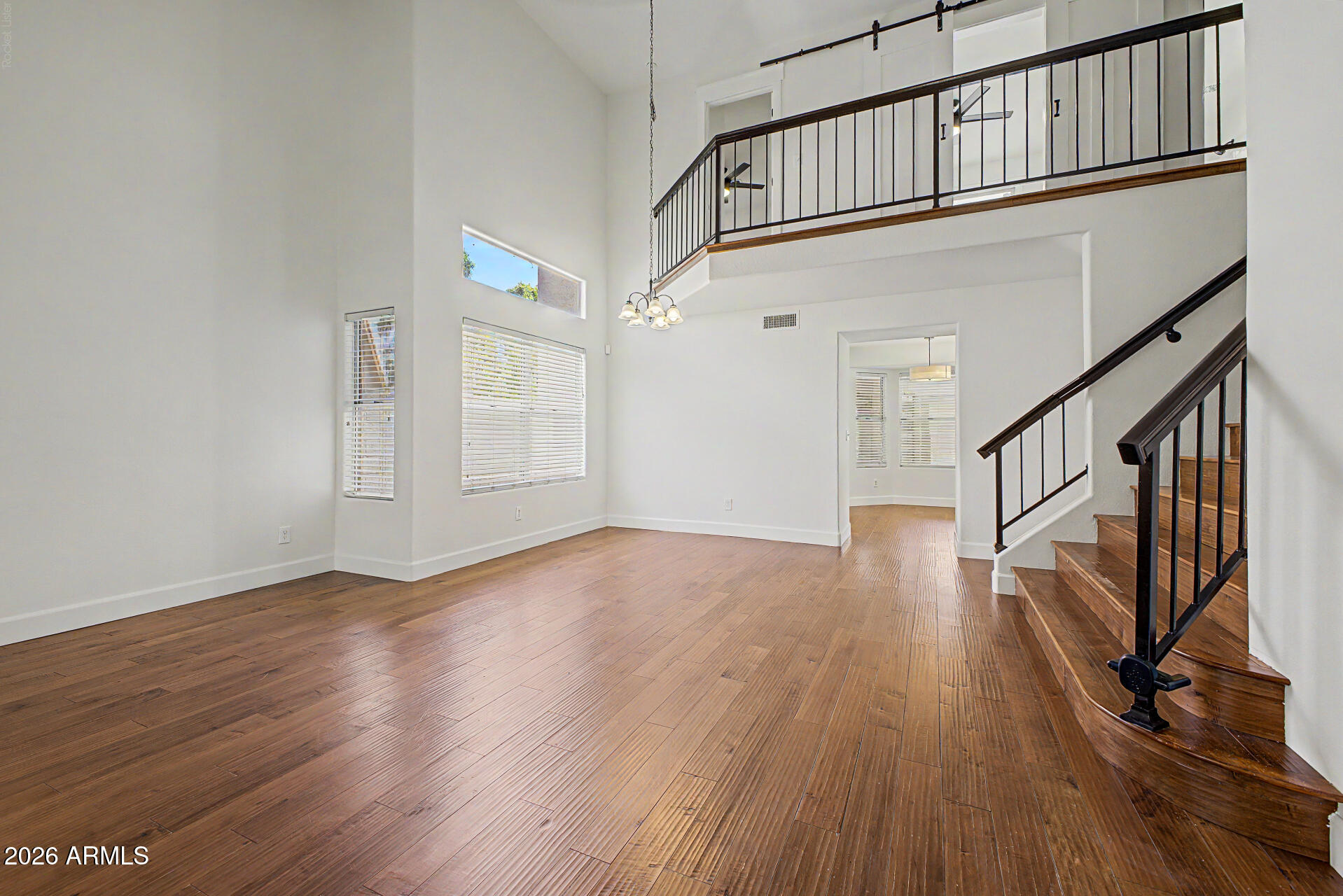 1401 N JAMAICA Way