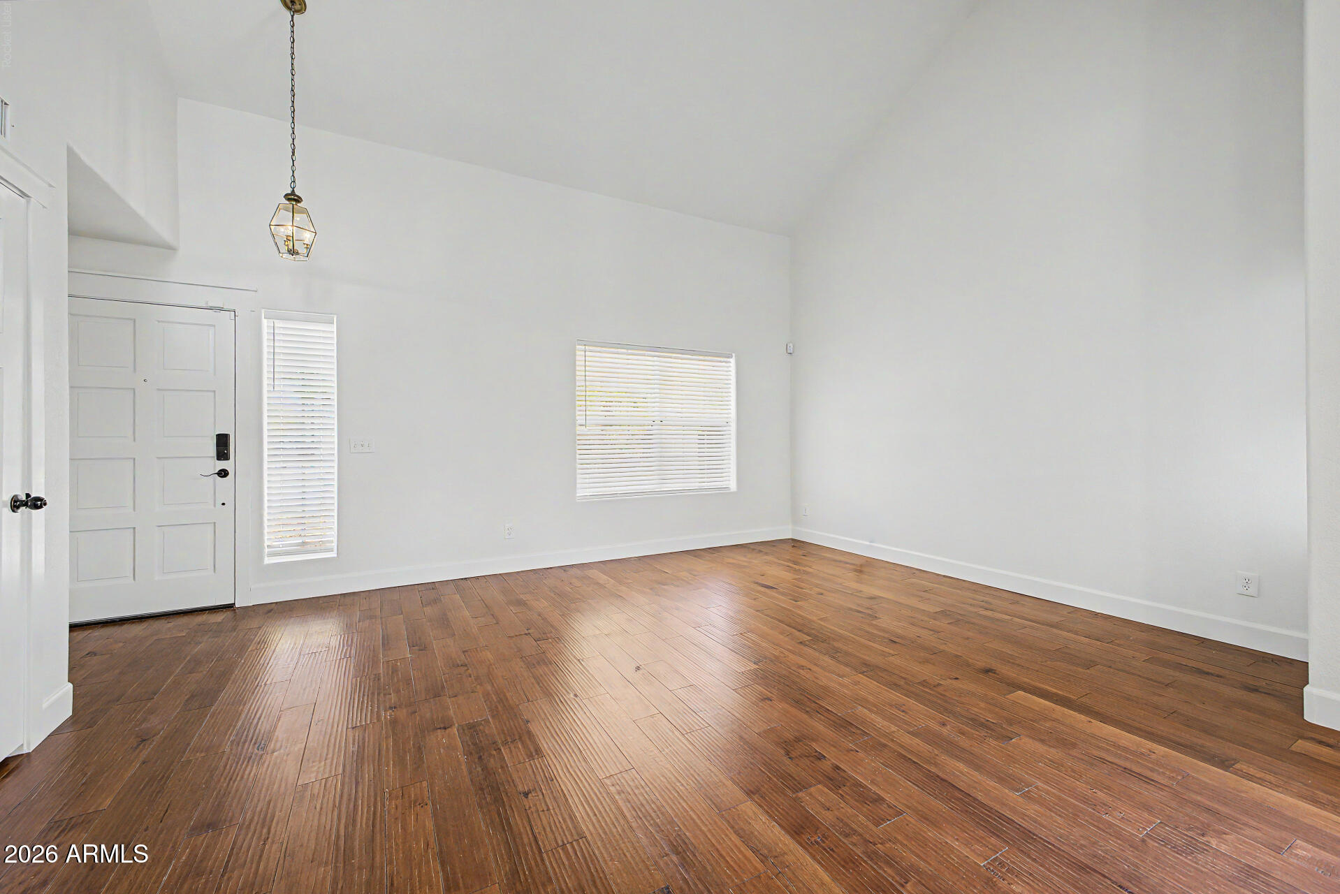 1401 N JAMAICA Way