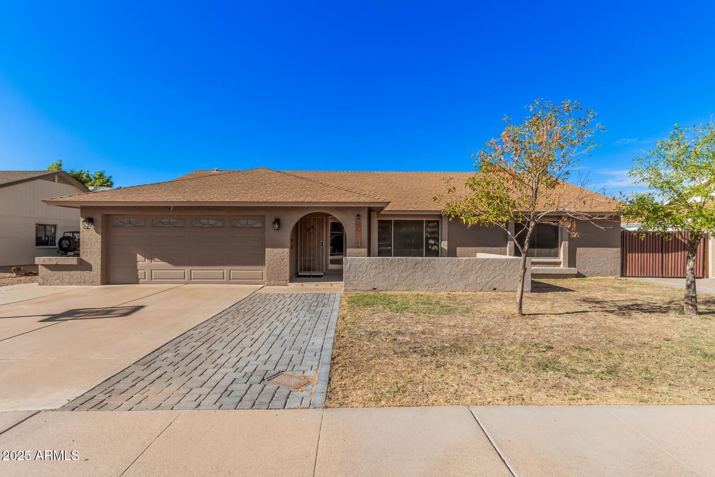 Photo of 6210 W Desert Hills Drive, Glendale, AZ 85304 (MLS # 6923479)