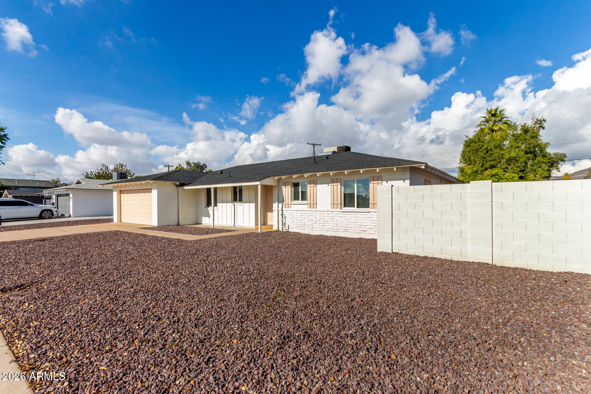 1602 W DUNLAP Avenue