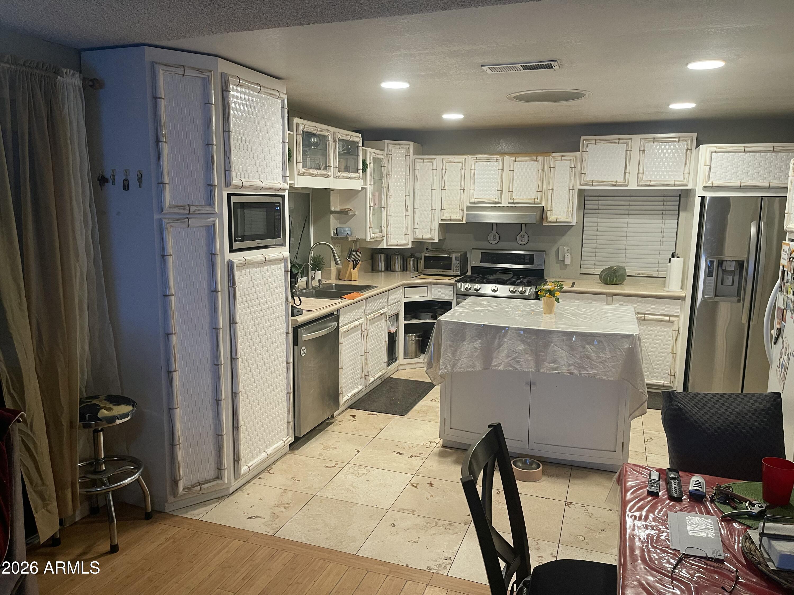 8729 W HIGHLAND Avenue