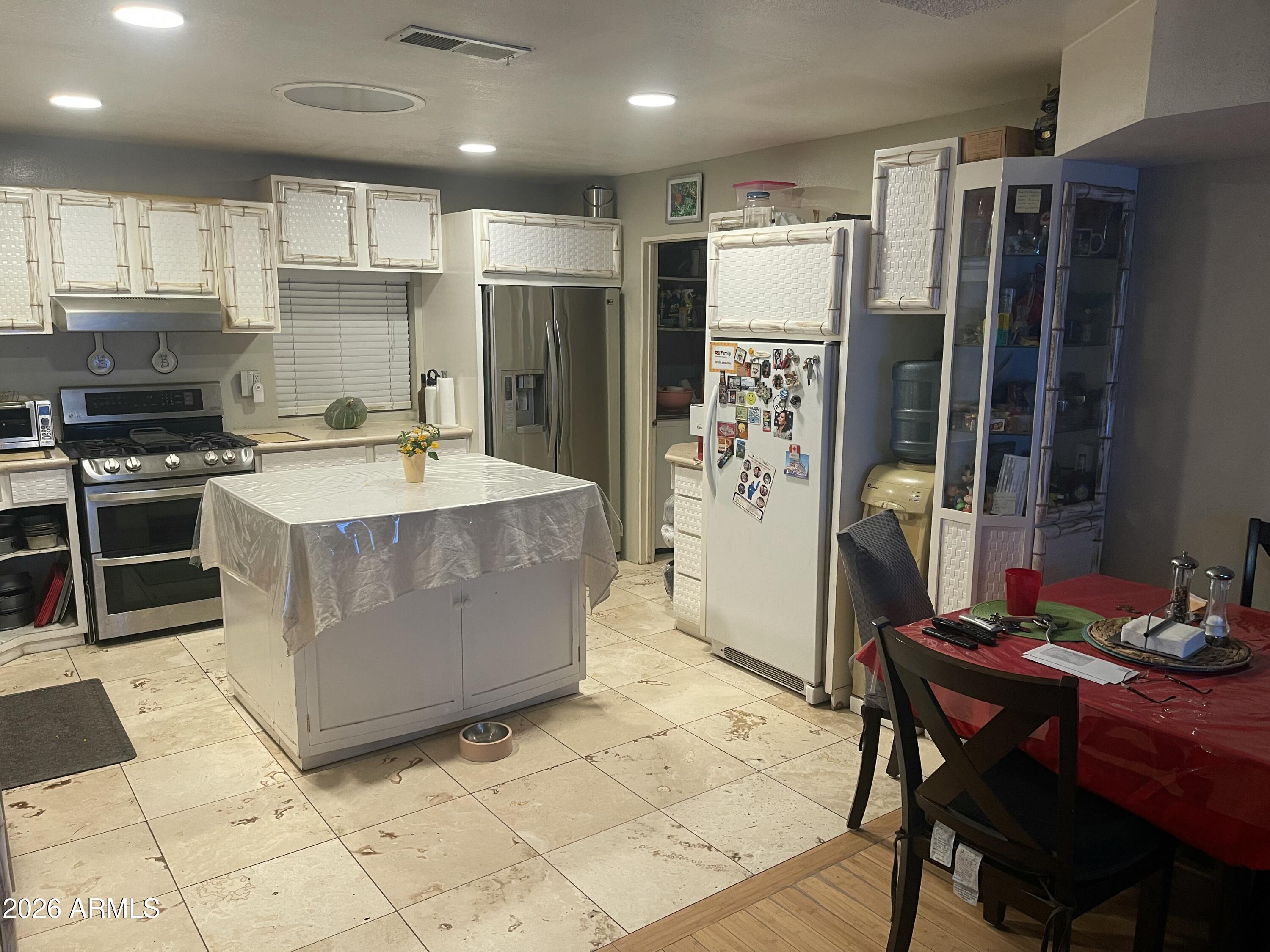 8729 W HIGHLAND Avenue