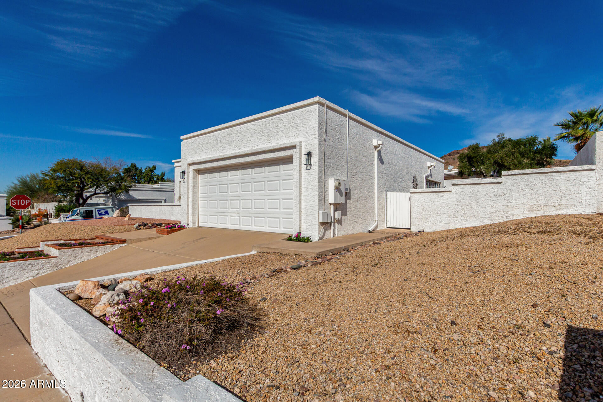 1302 E Rowlands Lane