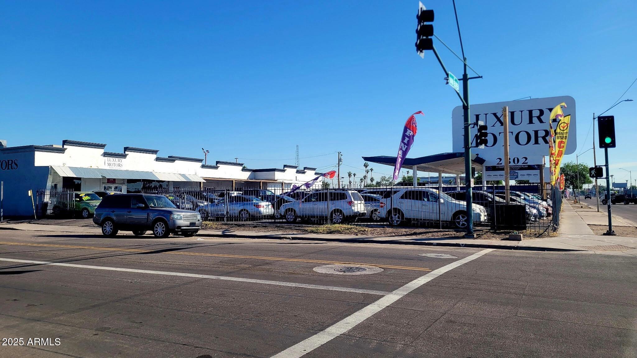 2802 E VAN BUREN Street