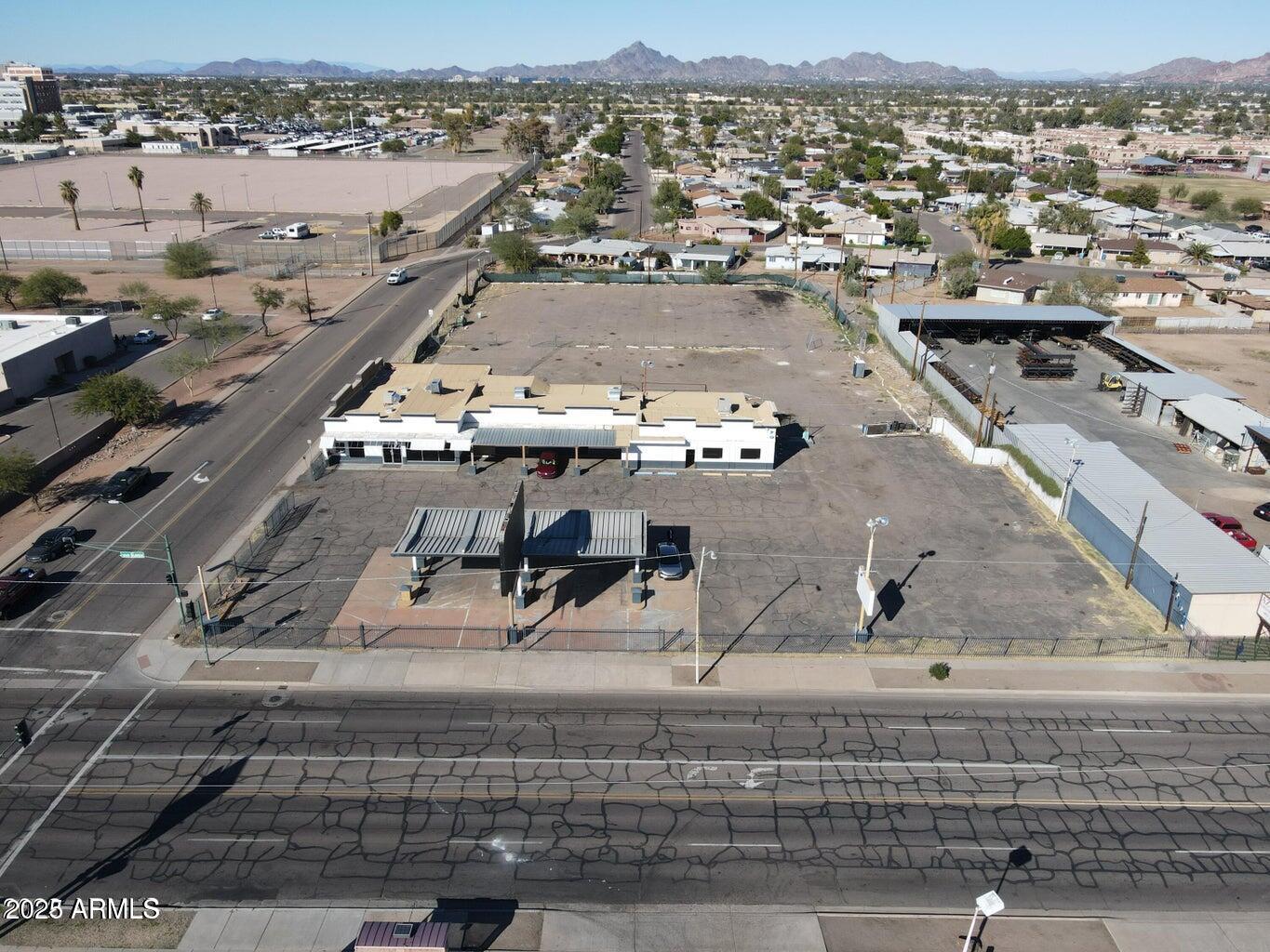 2802 E VAN BUREN Street