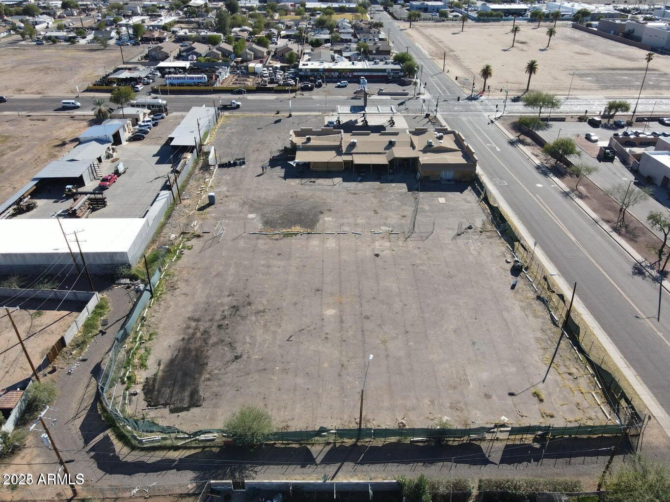 2802 E VAN BUREN Street