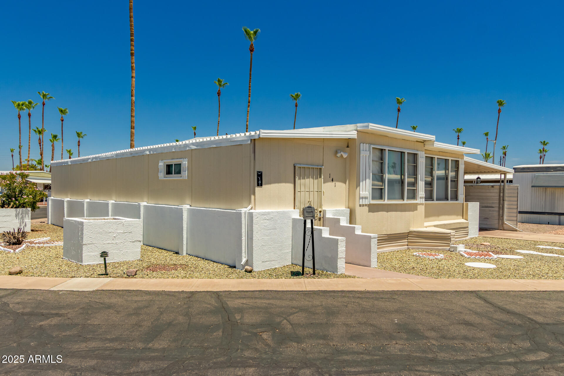 4065 E UNIVERSITY Drive 141