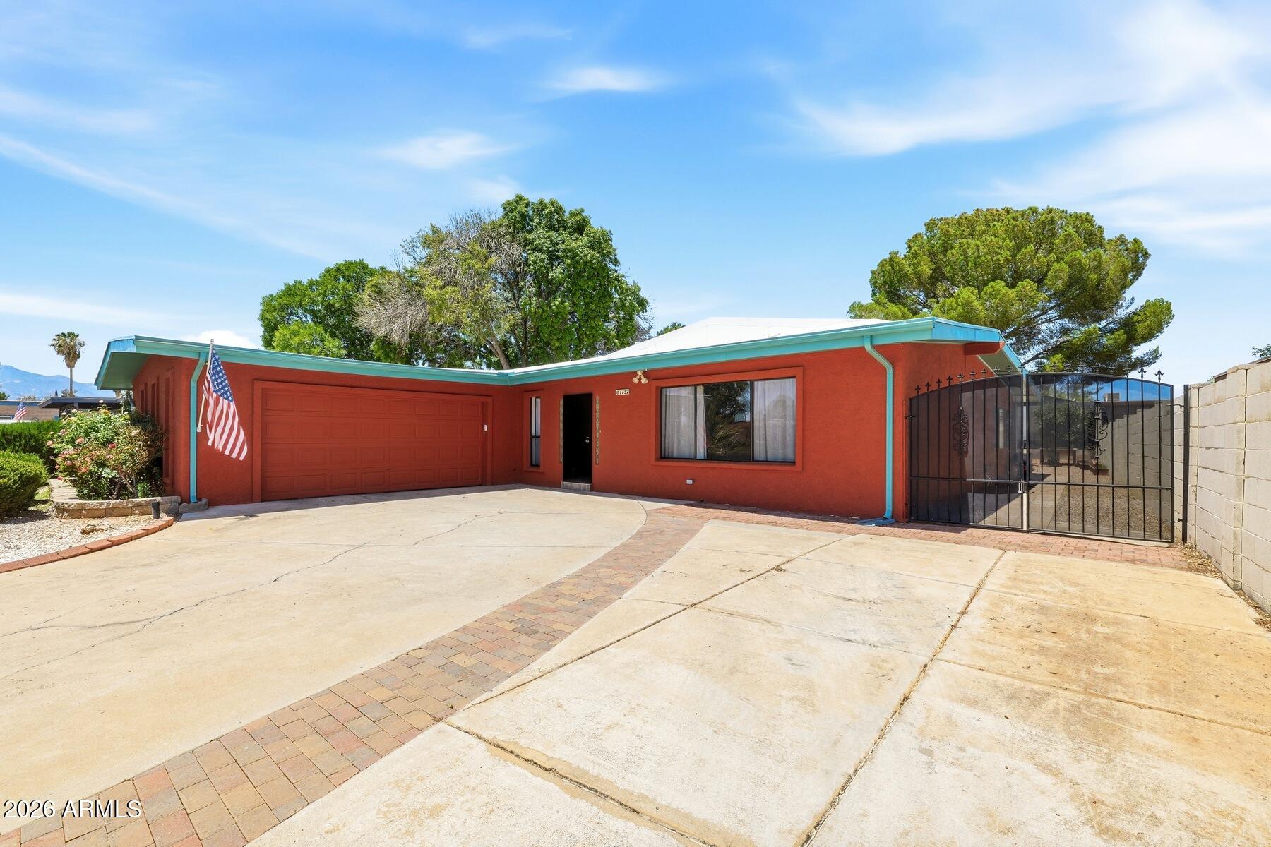 1132 LA ROSA Court