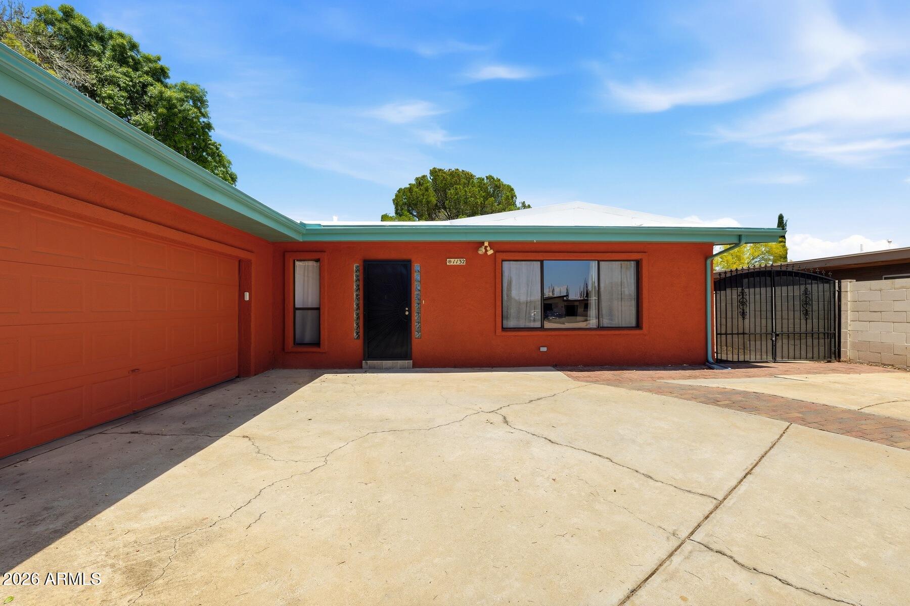 1132 LA ROSA Court