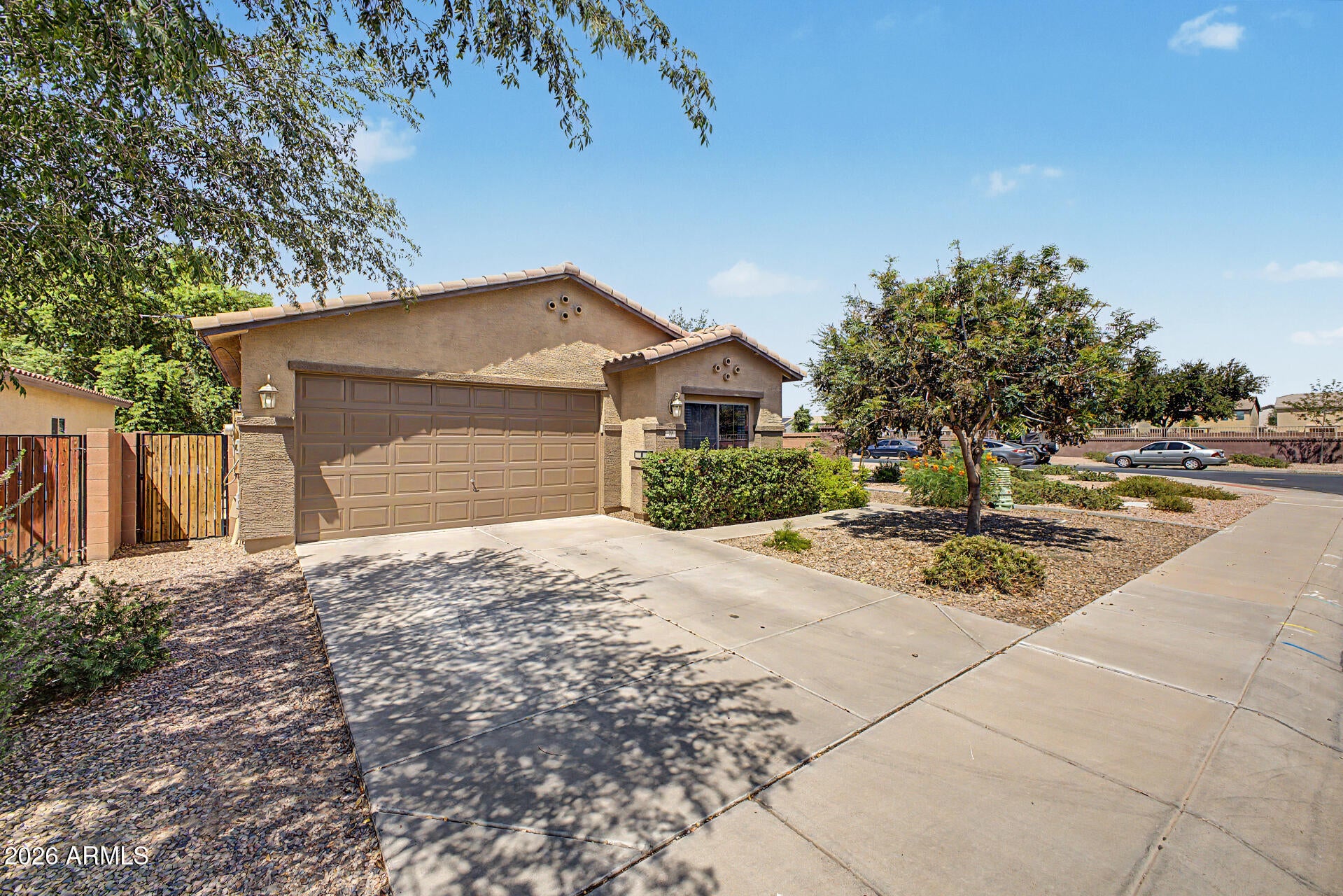 Properties 1 72 W DRAGON TREE Avenue