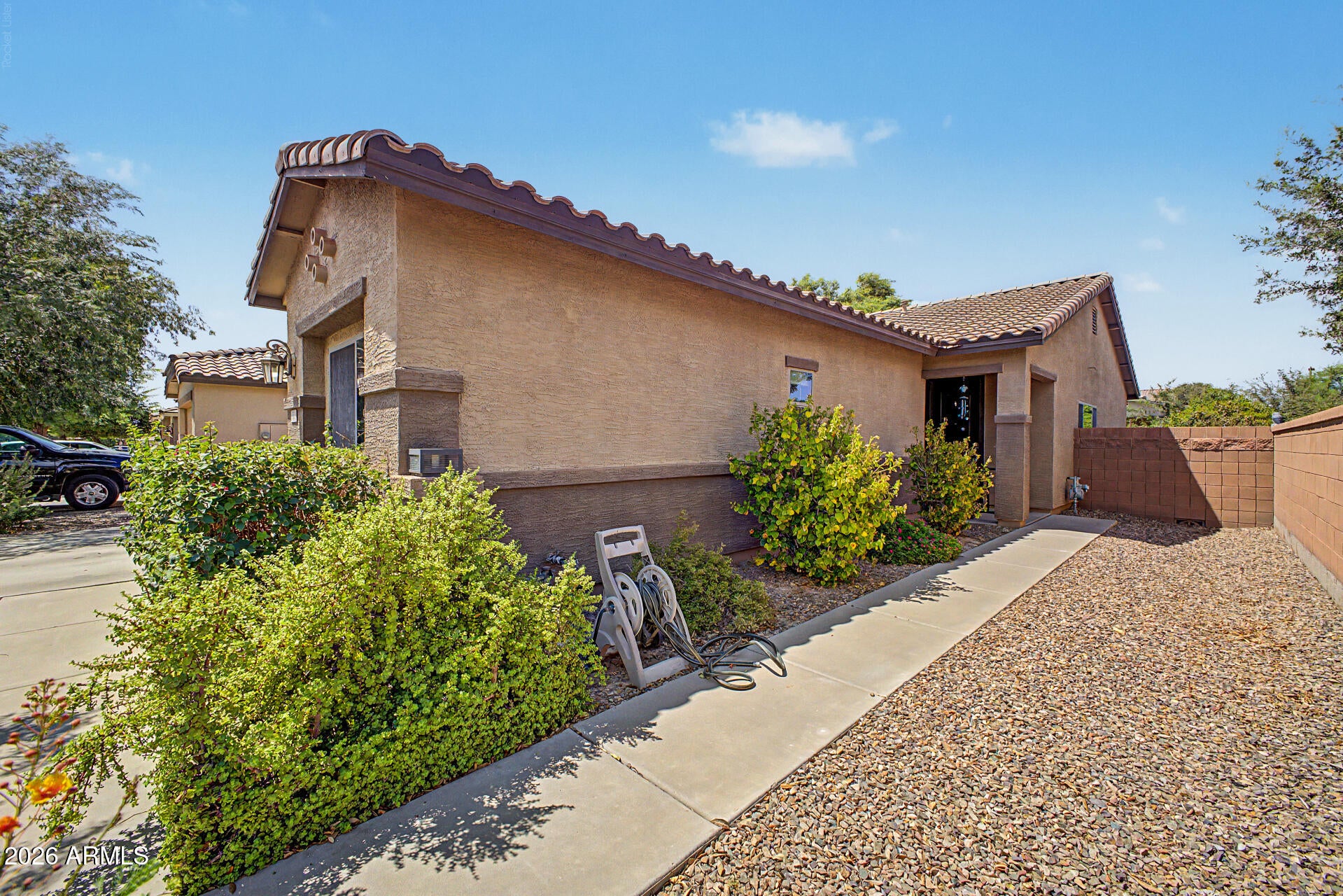 Properties 4 72 W DRAGON TREE Avenue