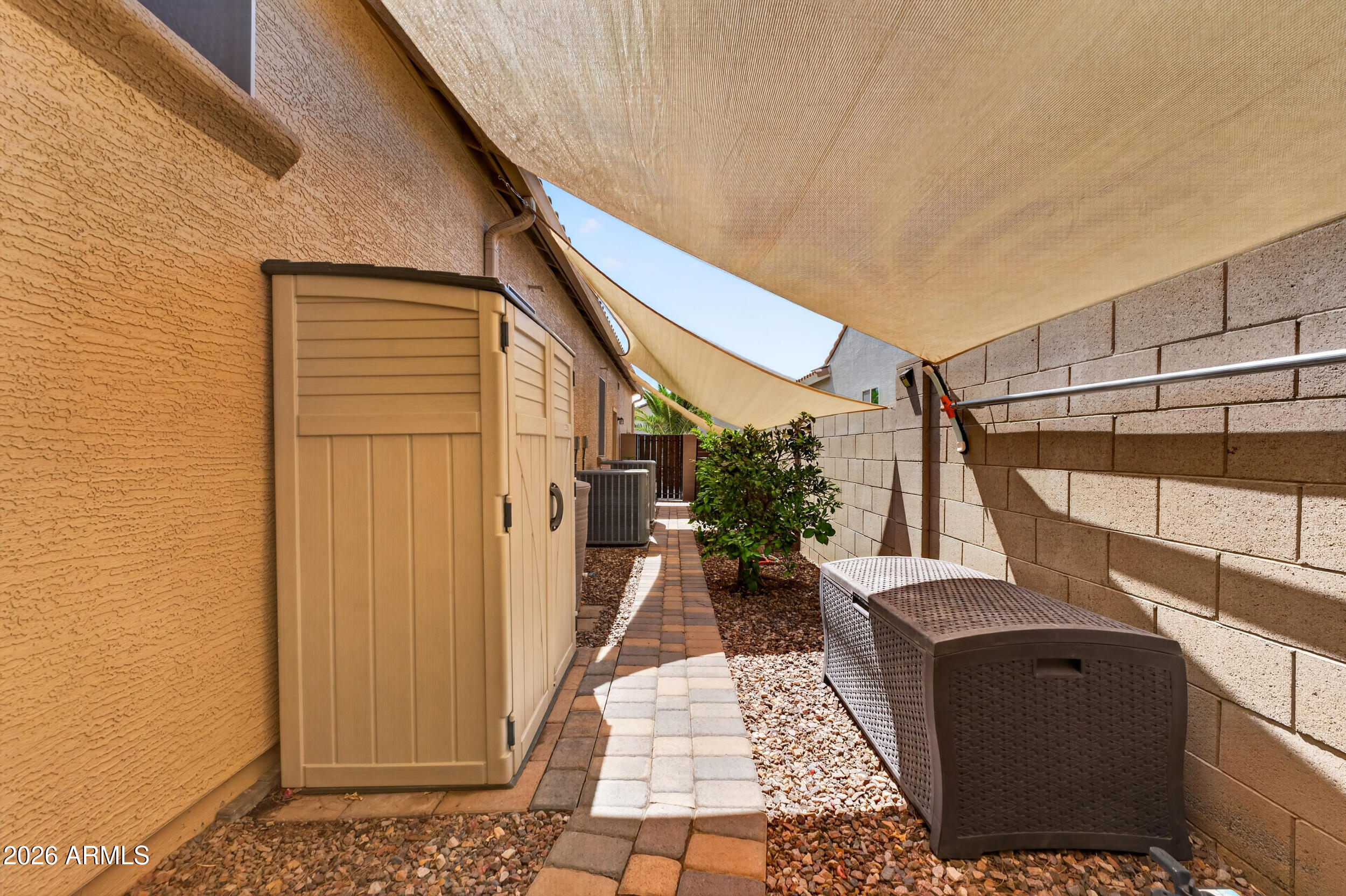 ARTESIAN RANCH - Residential