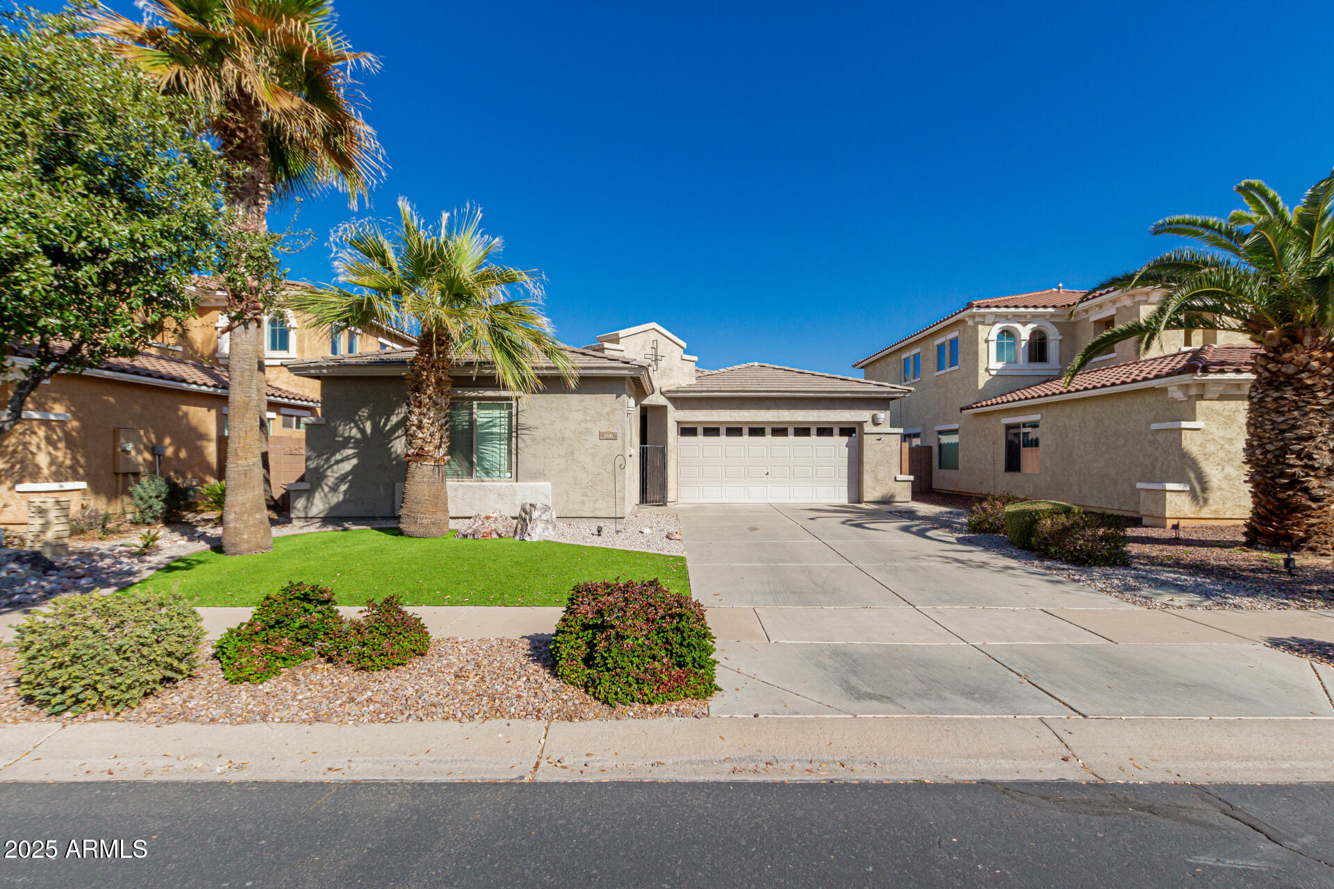 896 E INDIAN WELLS Place