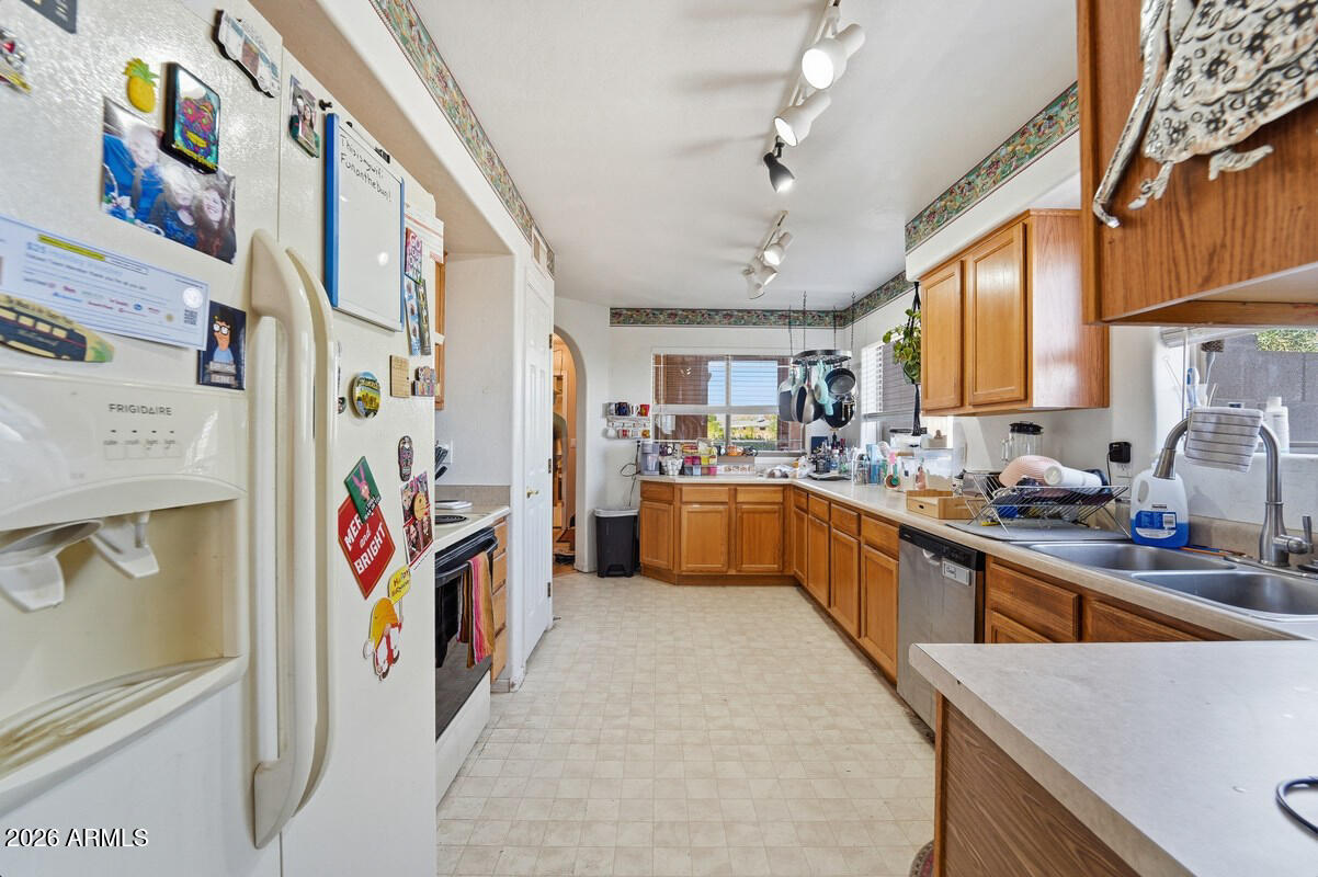511 N 94TH Circle