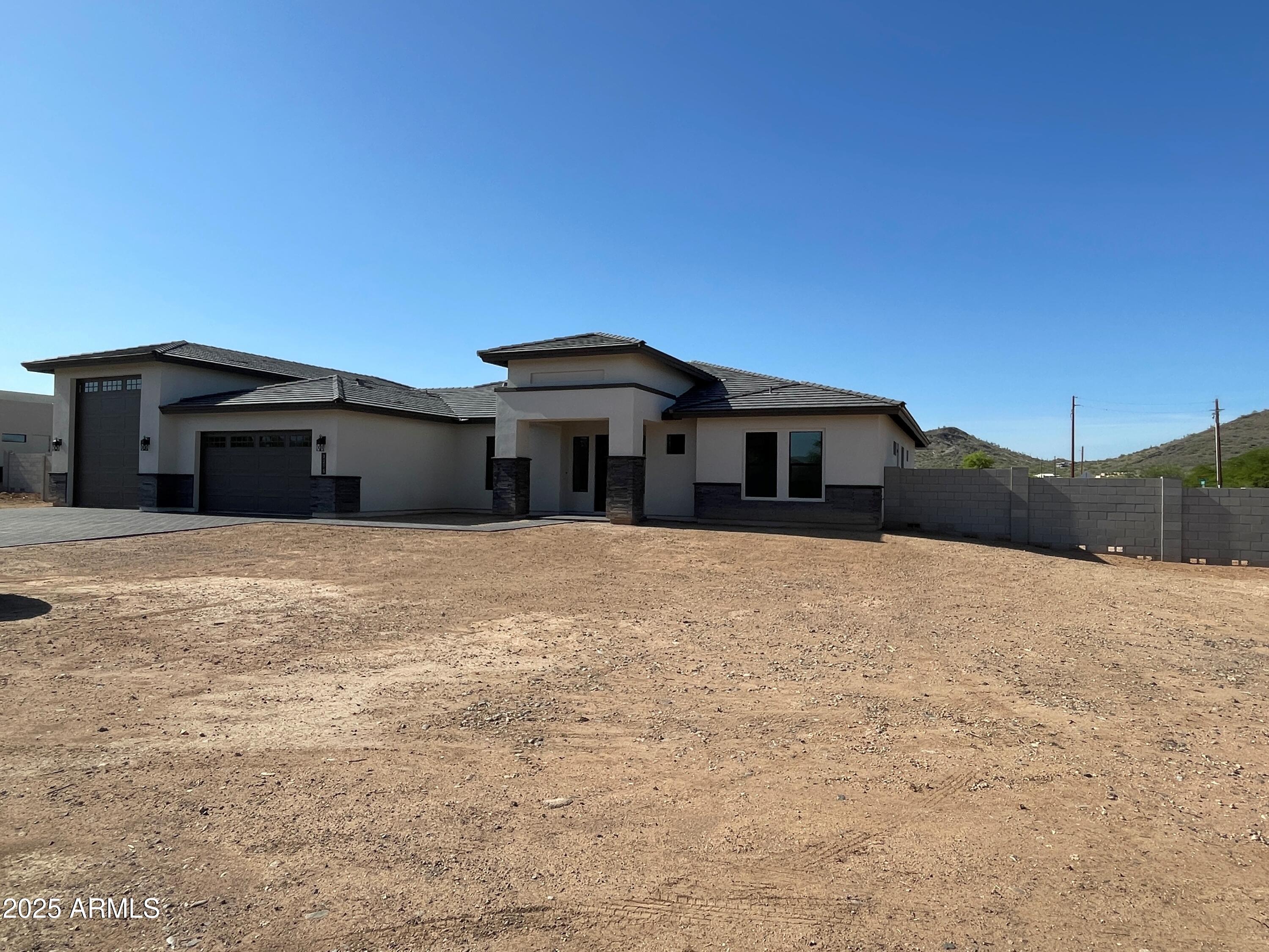 3295 W Mesquite Street