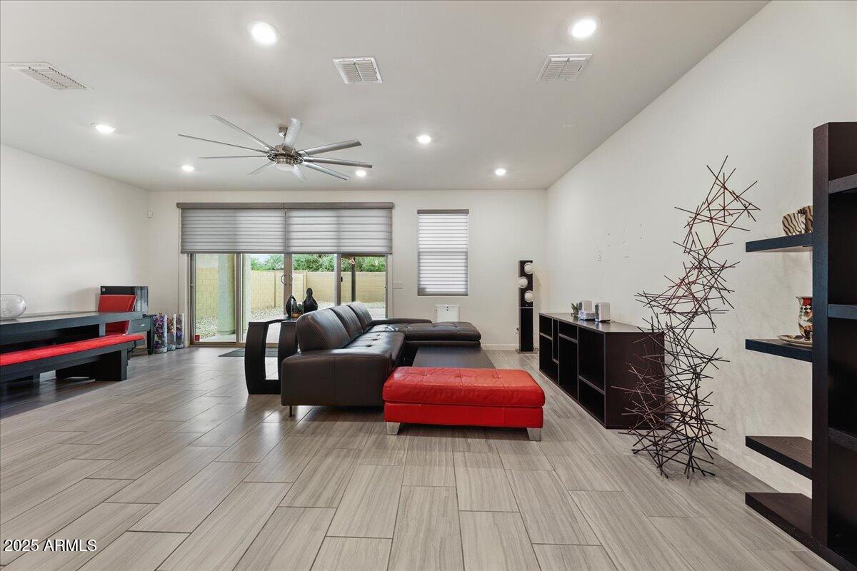 2745 W POLLACK Street