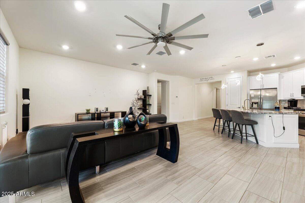 2745 W POLLACK Street