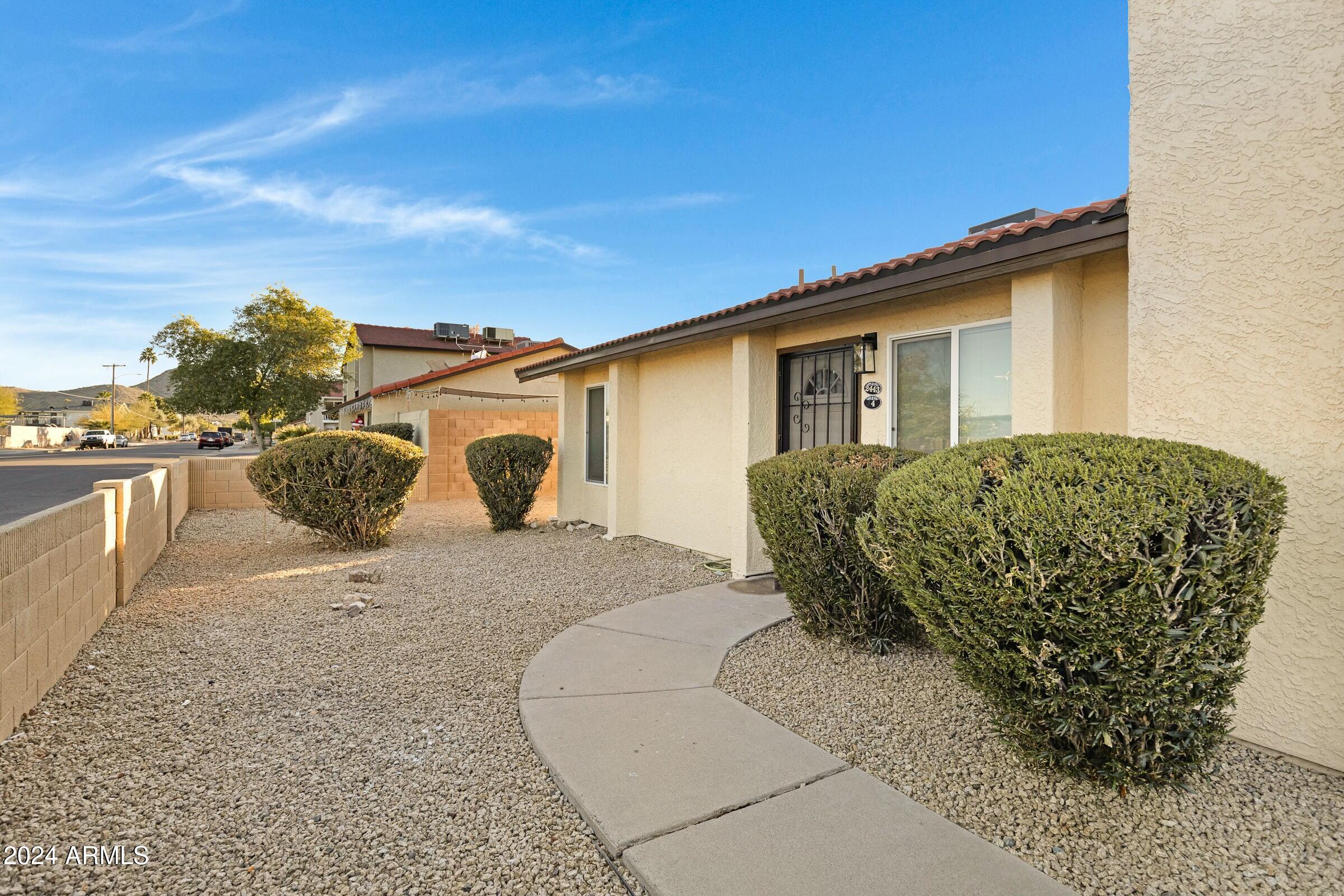 2443 E TRACY Lane E 4