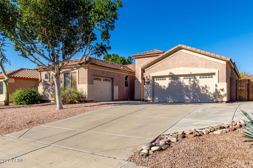 Photo of 7398 W Lariat Lane, Peoria, AZ 85383 (MLS # 6968866)