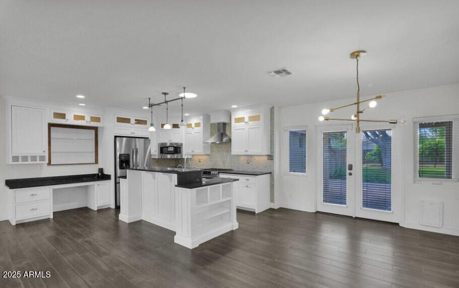 3229 E CLARENDON Avenue E