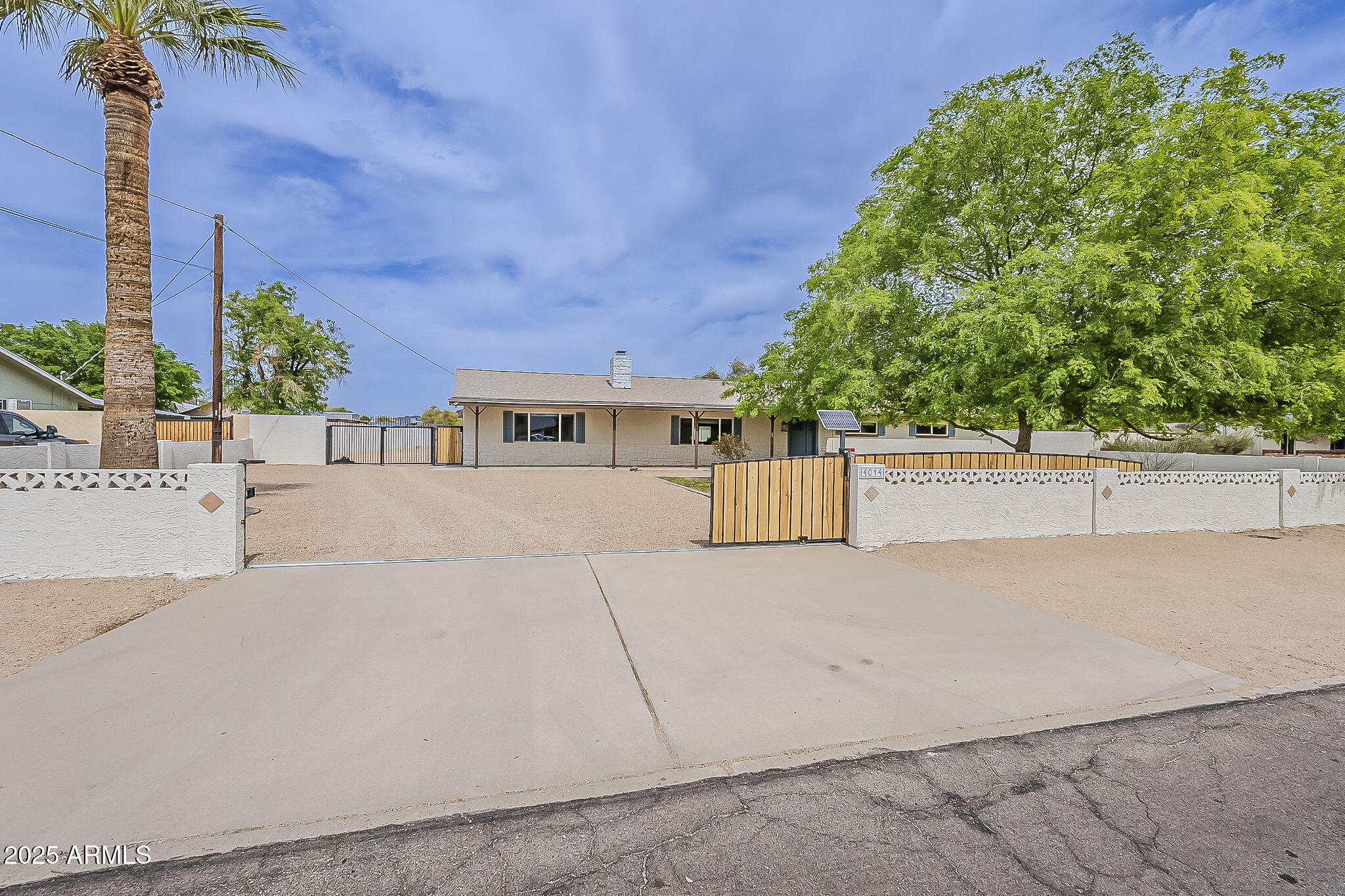 4014 W TOPEKA Drive