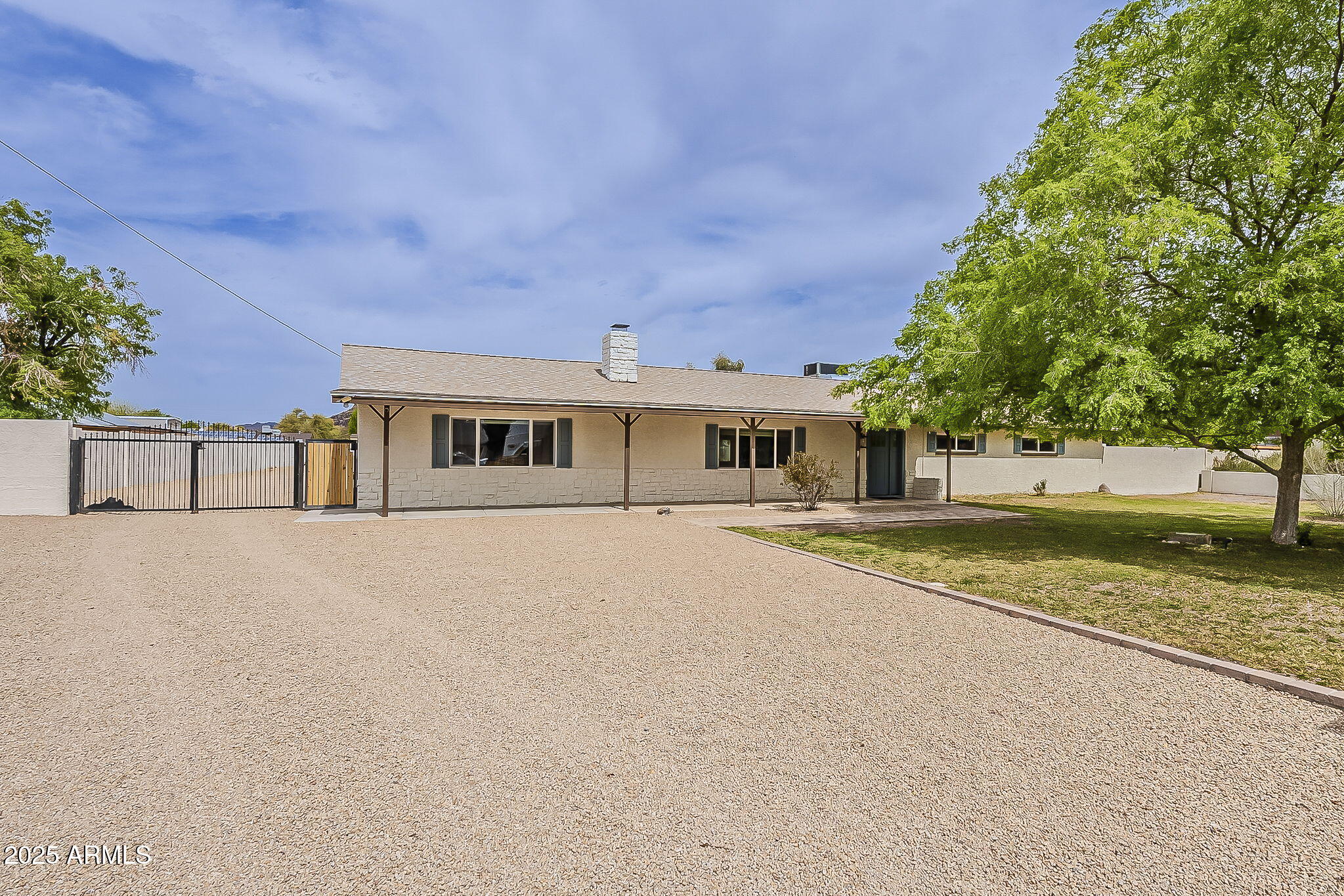 4014 W TOPEKA Drive
