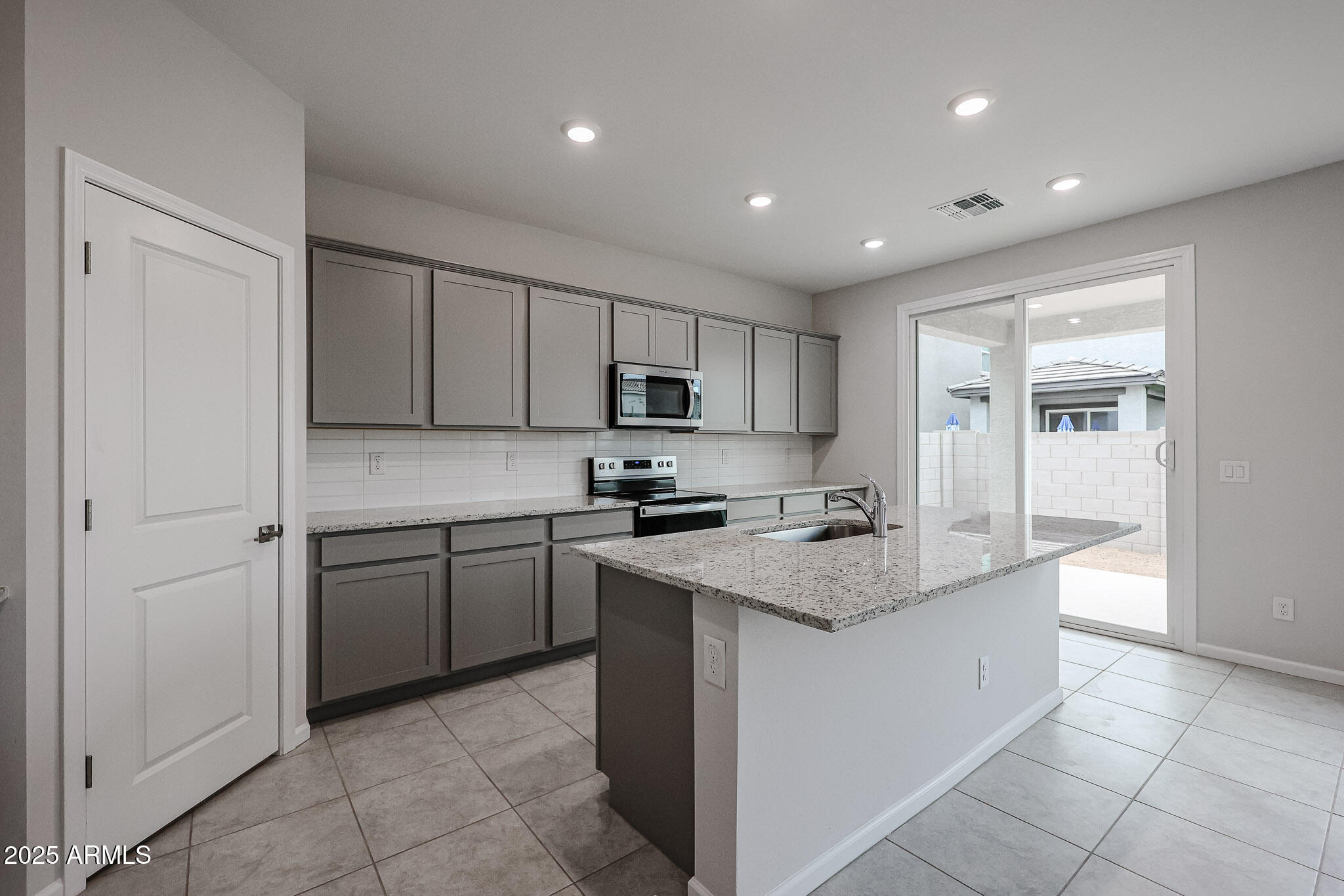 2623 E BOULDER Avenue