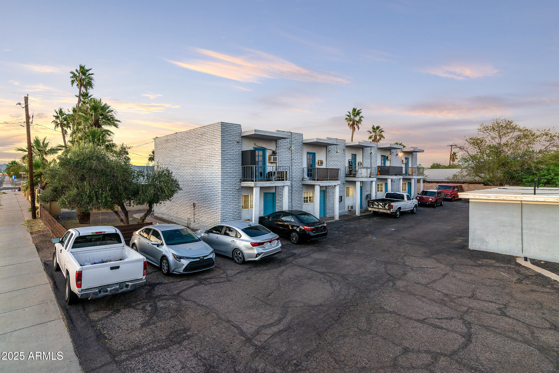 525-526 N 32nd Street 1-13