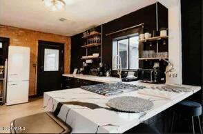 1055 E Whitton Avenue