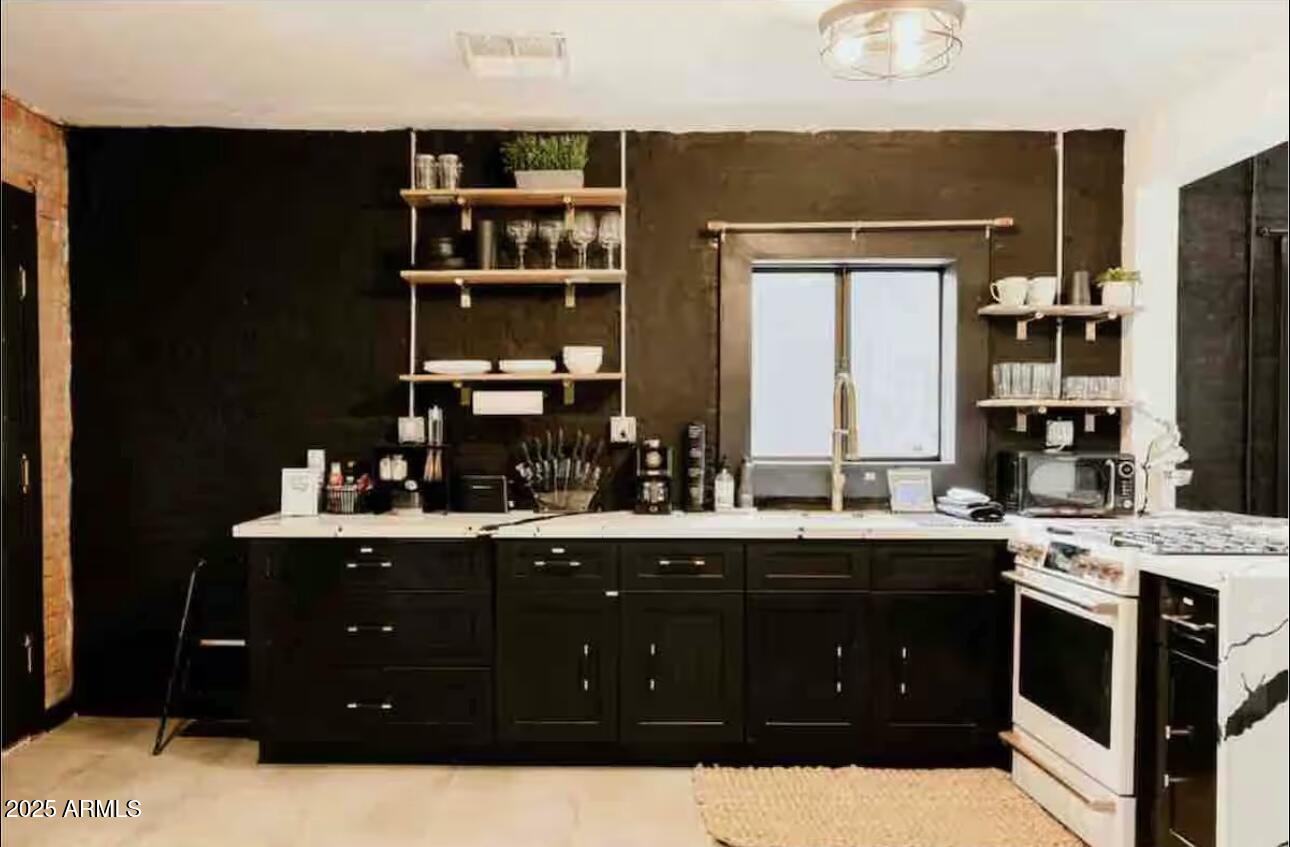 1055 E Whitton Avenue