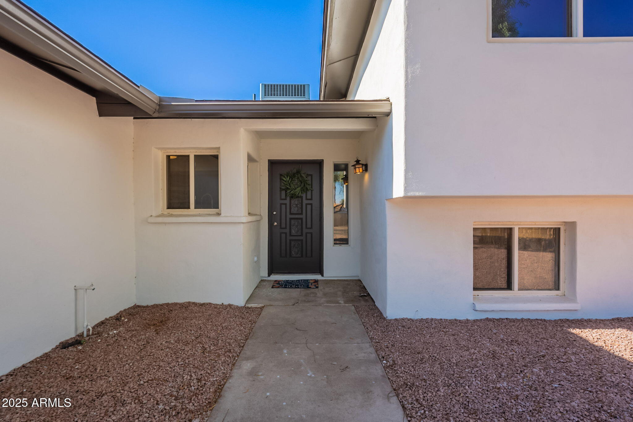 8426 E LINCOLN Drive