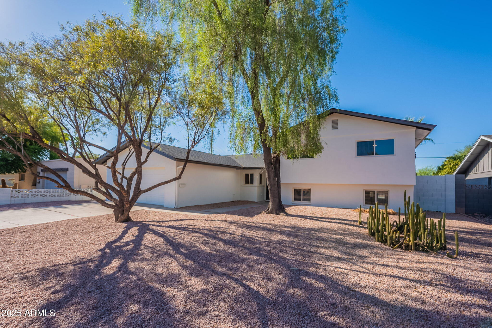 8426 E LINCOLN Drive