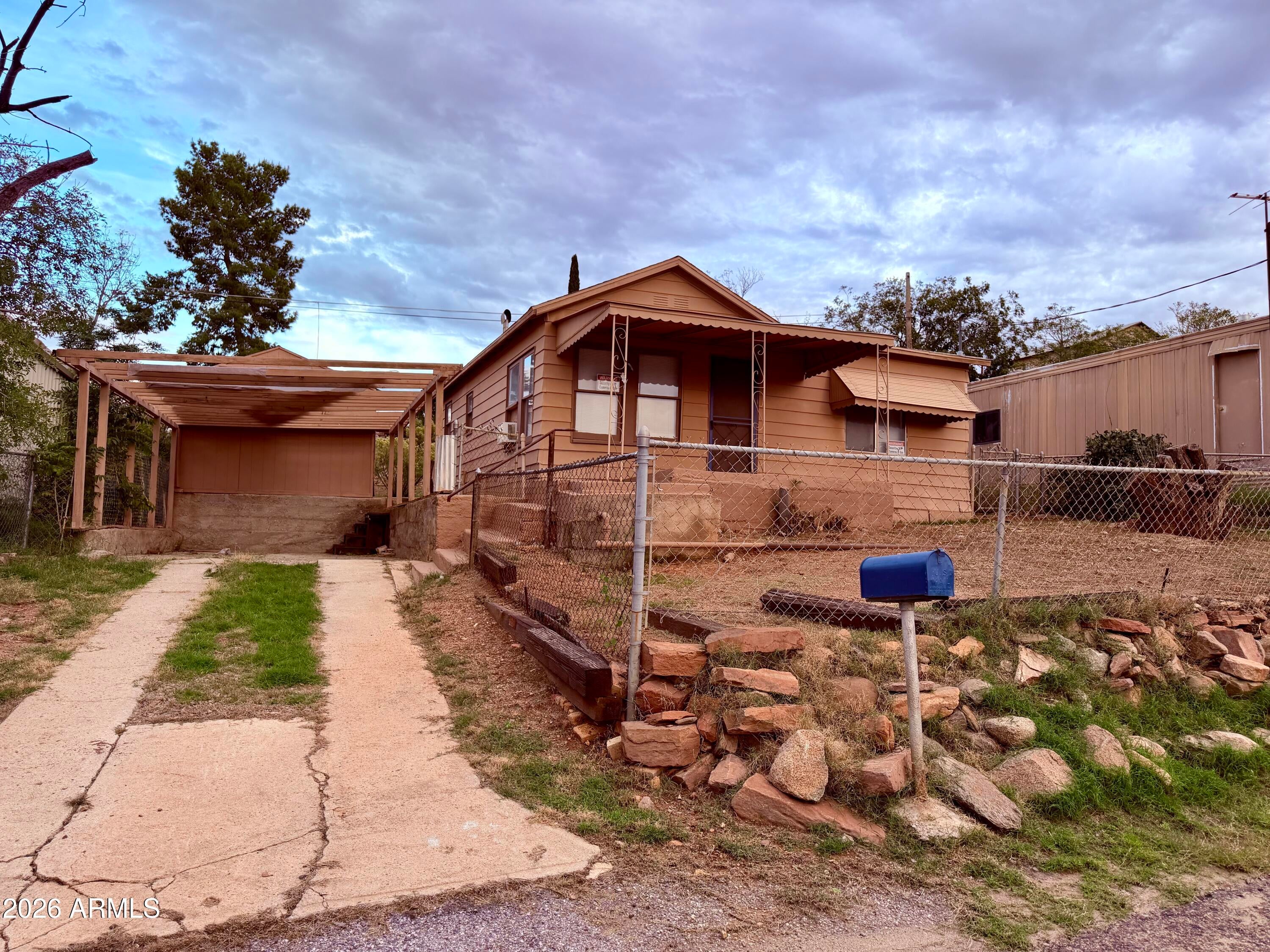 5675 S MOUNTAIN View