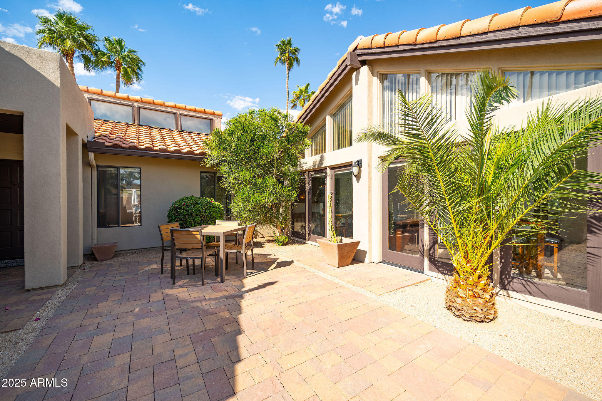 302 E ACAPULCO Lane
