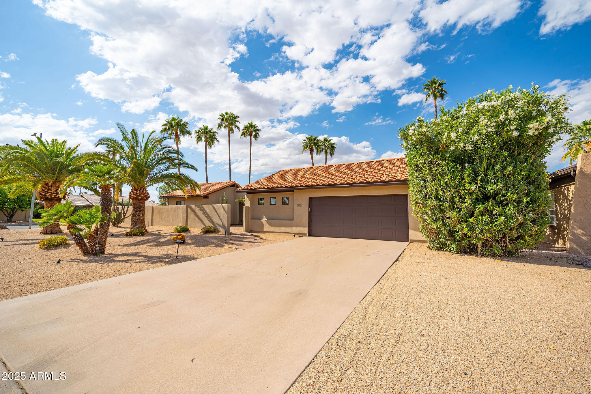 302 E ACAPULCO Lane