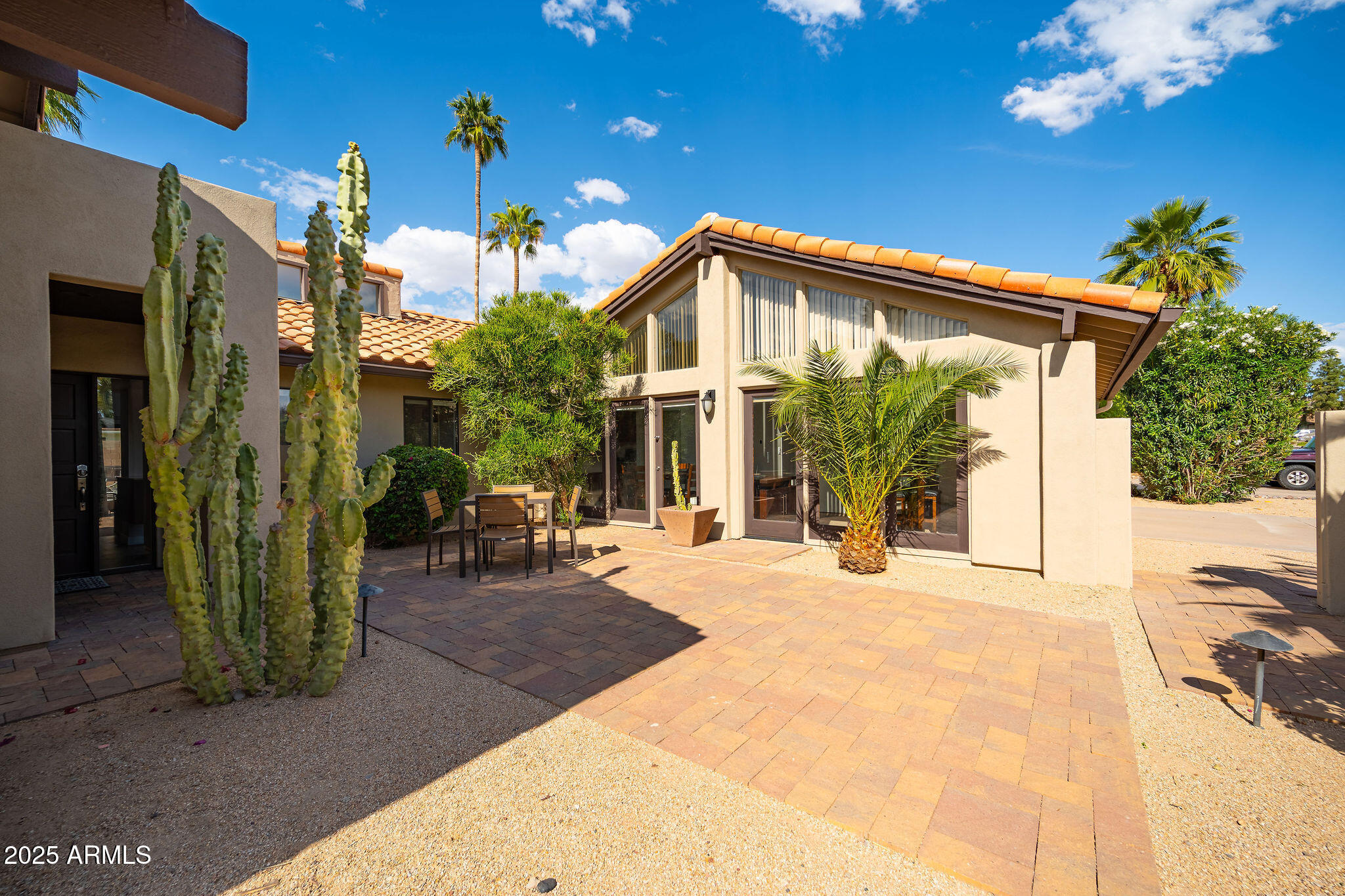 302 E ACAPULCO Lane