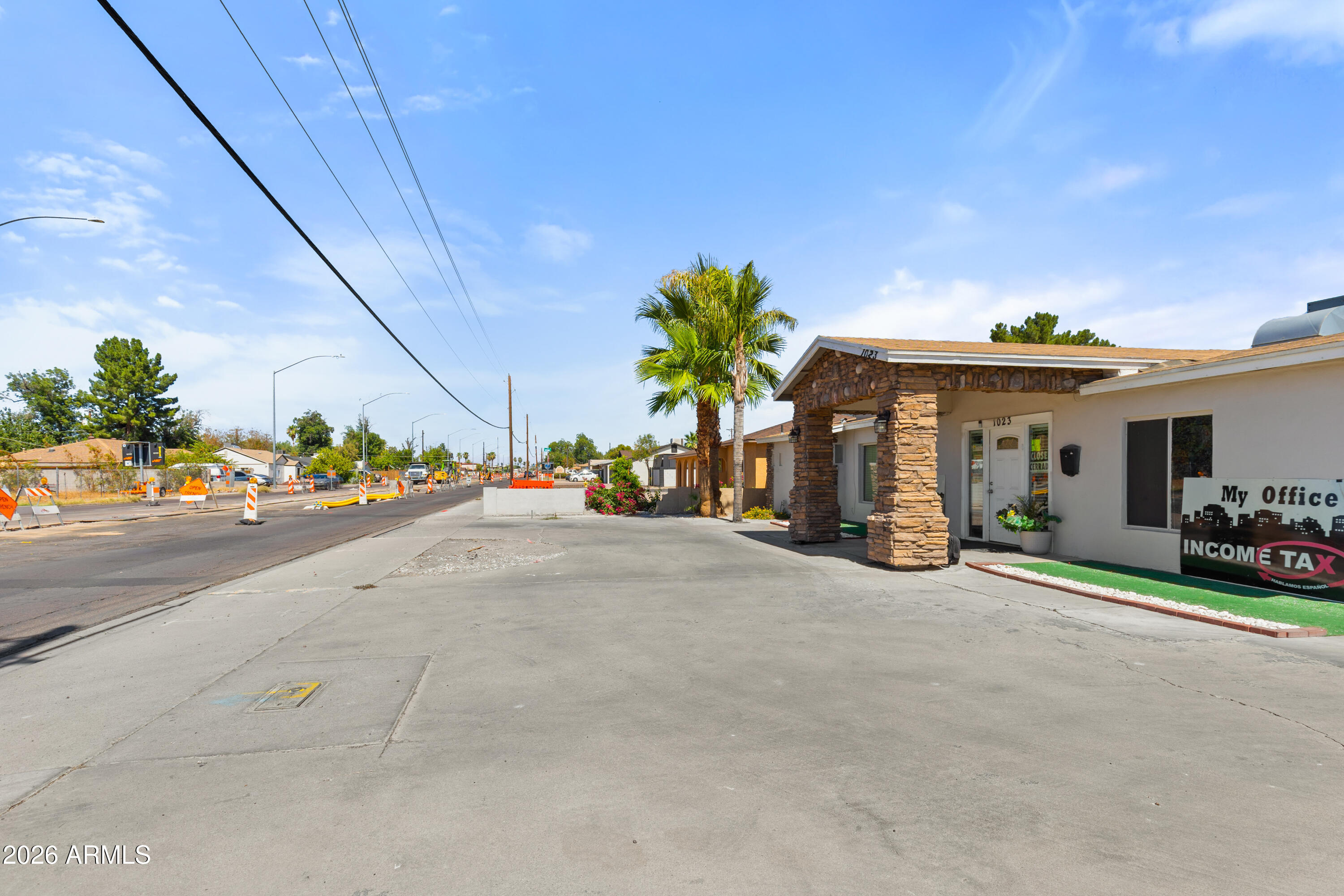 1023 E BROADWAY Road