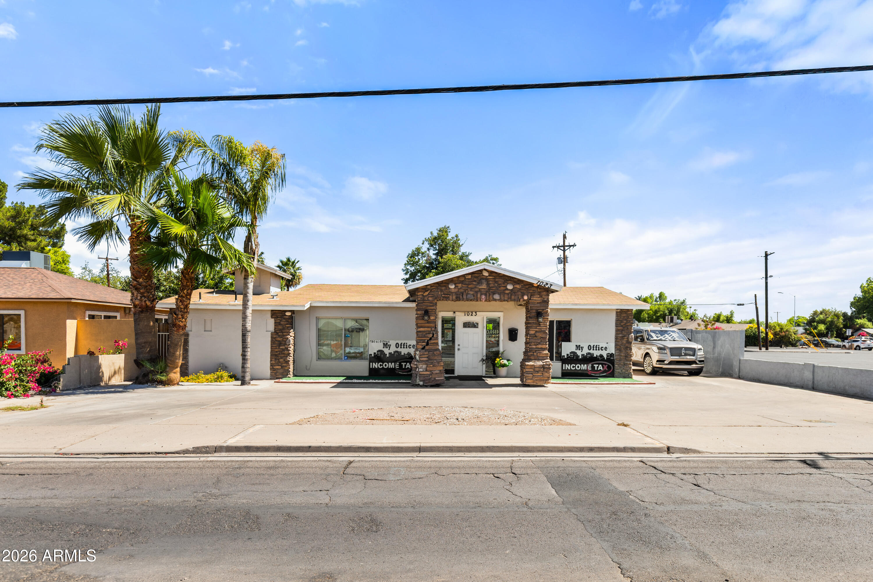 1023 E BROADWAY Road