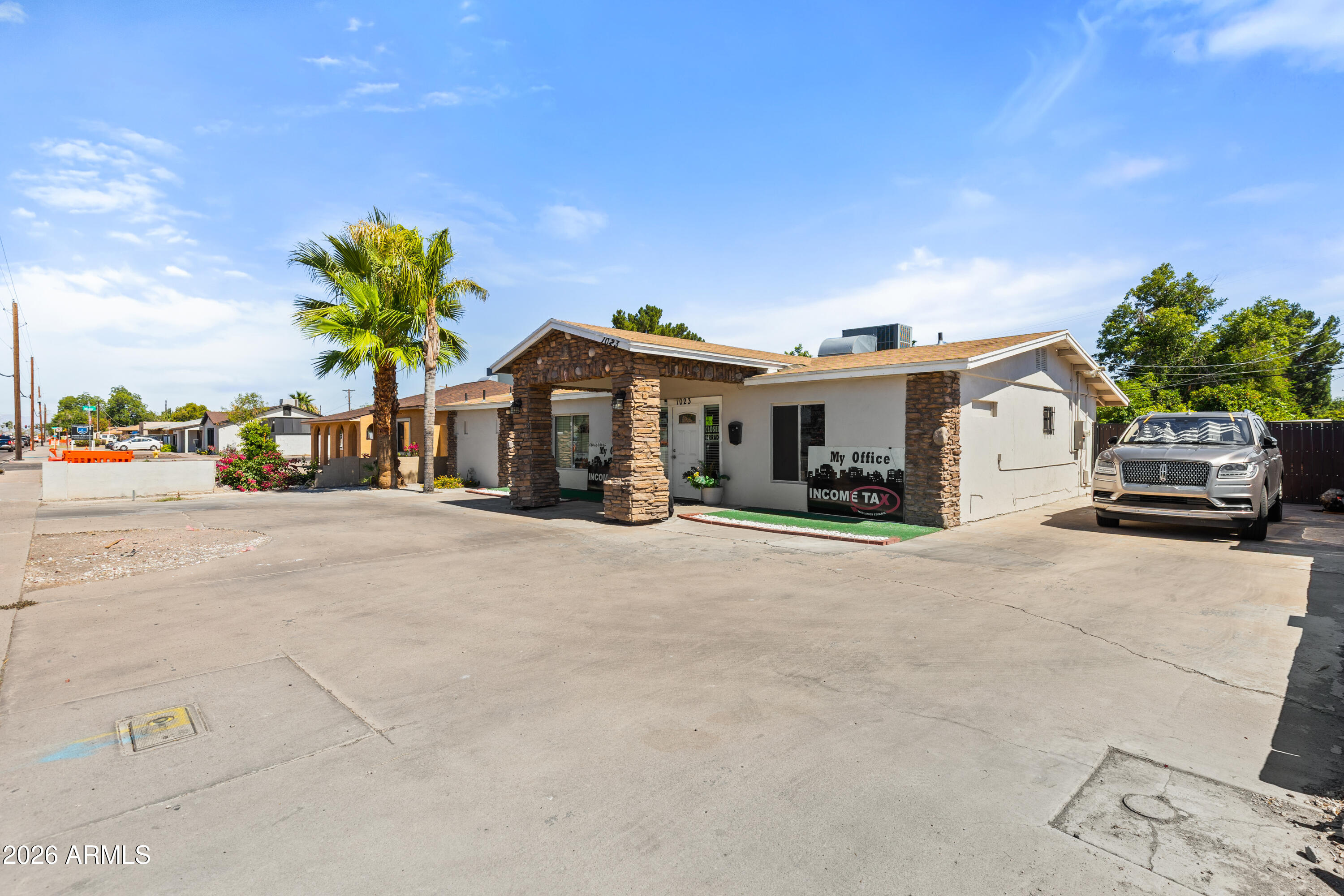 1023 E BROADWAY Road