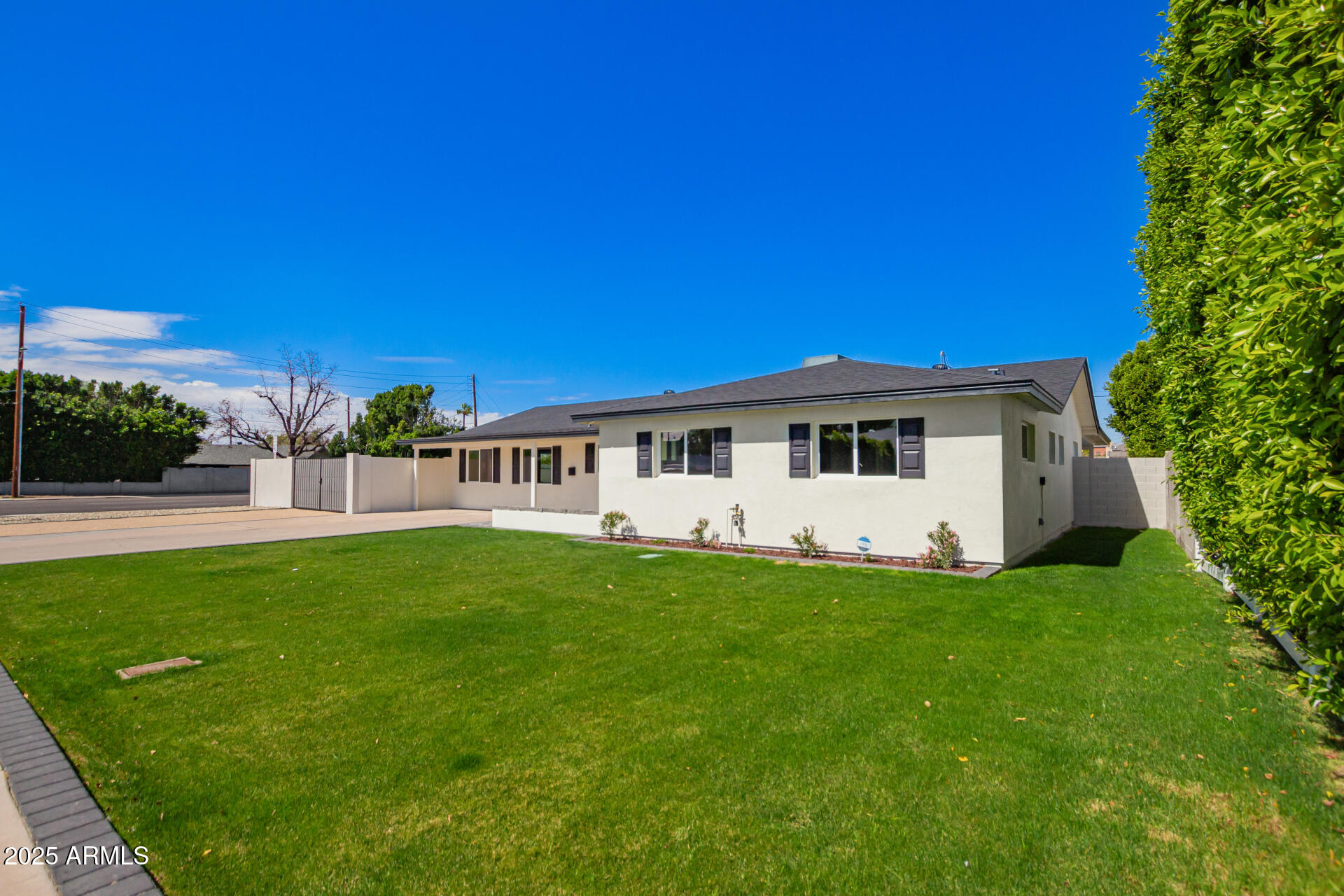 4402 E MITCHELL Drive