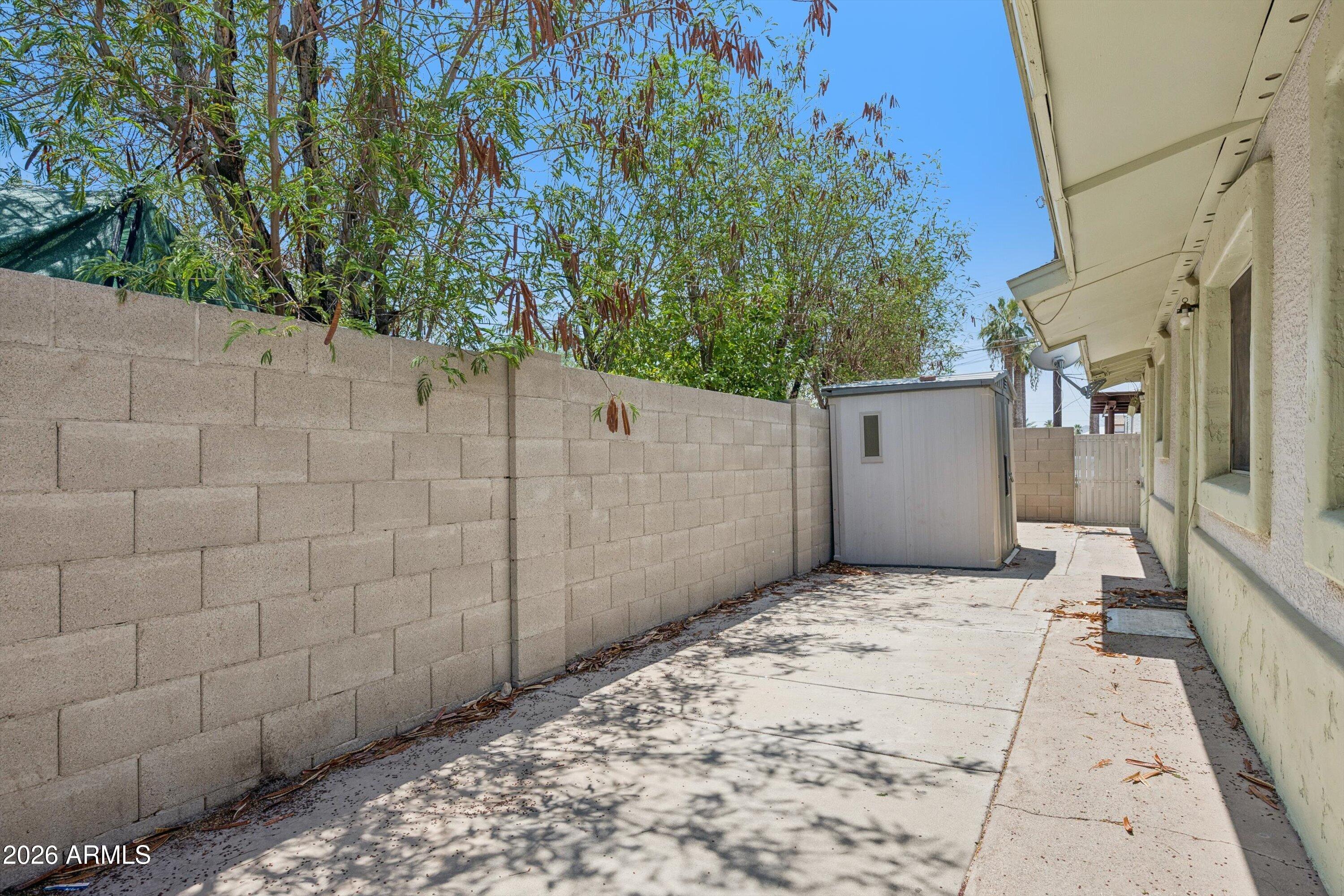 2133 W ADAMS Street 2