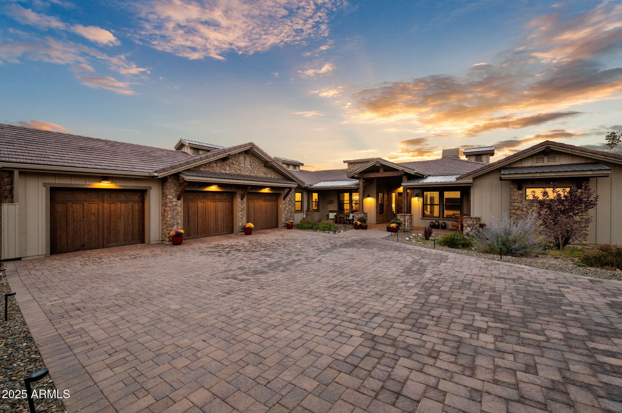 14335 N THREE SISTERS Drive