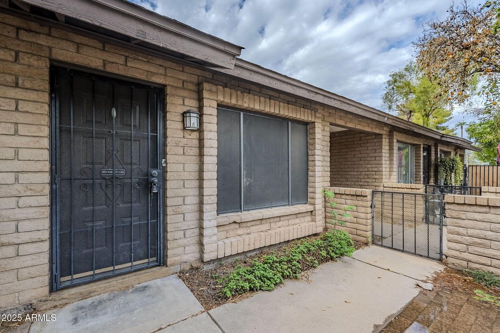 Photo of 16 W Loma Vista Drive #104, Tempe, AZ 85282 (MLS # 6915435)