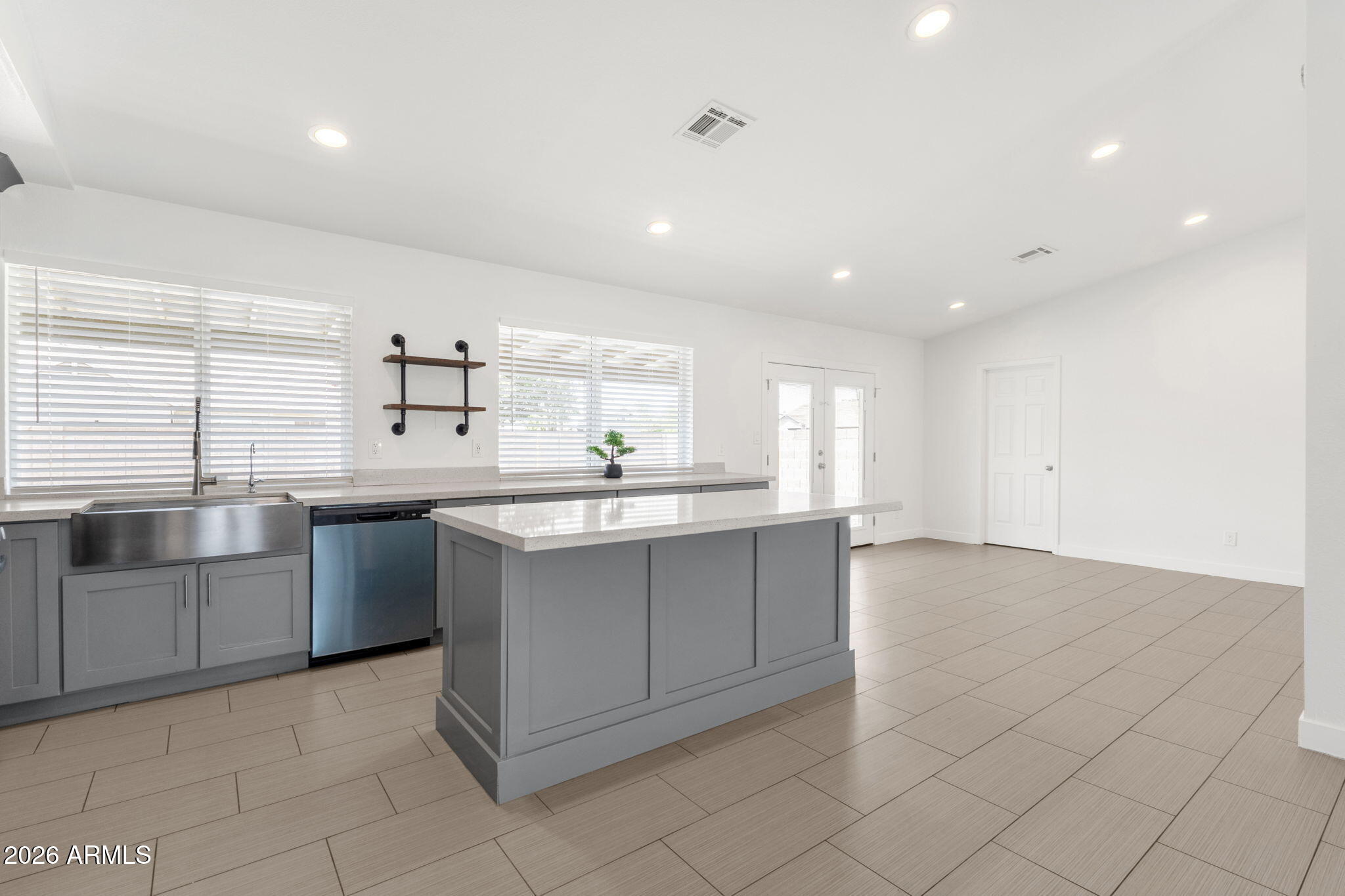 8837 W COOLIDGE Street