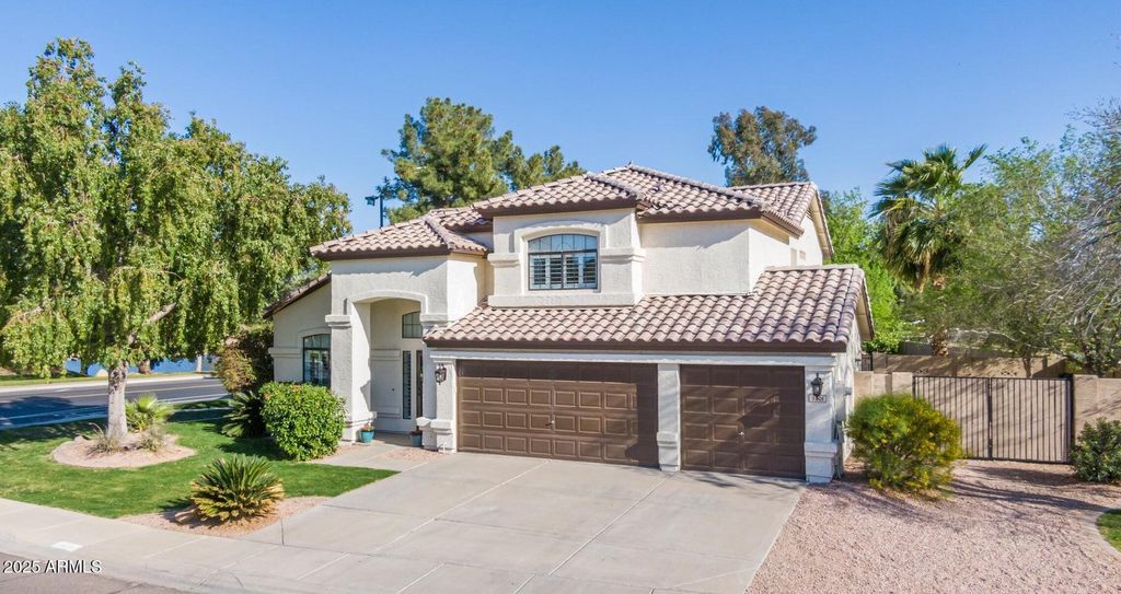 Photo of 3201 S Horizon Place, Chandler, AZ 85248 (MLS # 6930097)